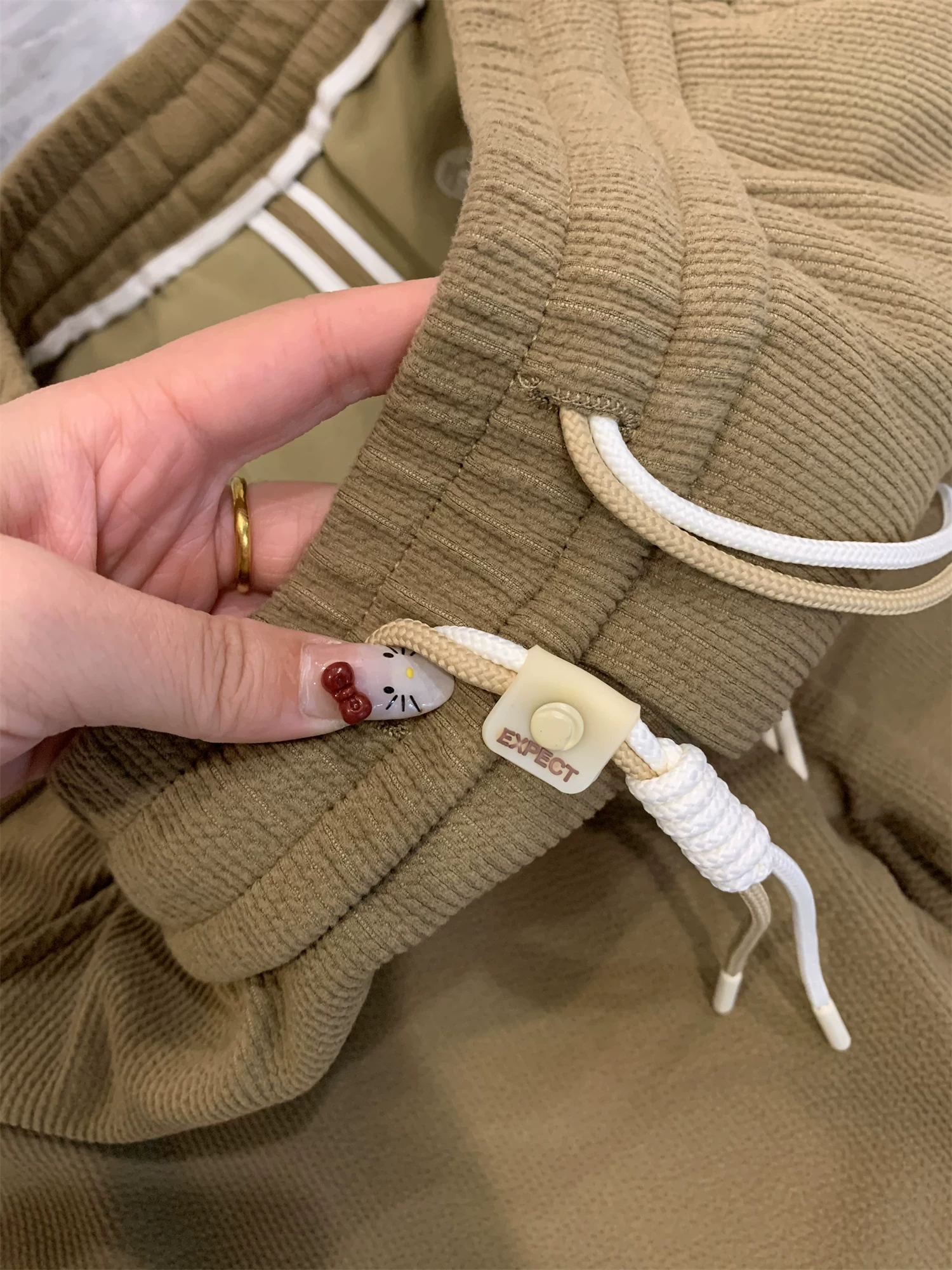 Don Quixote dòng H! Có họa tiết! Quần âu nam chất liệu dày dặn, co giãn ở eo, bo gấu, thích hợp cho mùa thu đông.