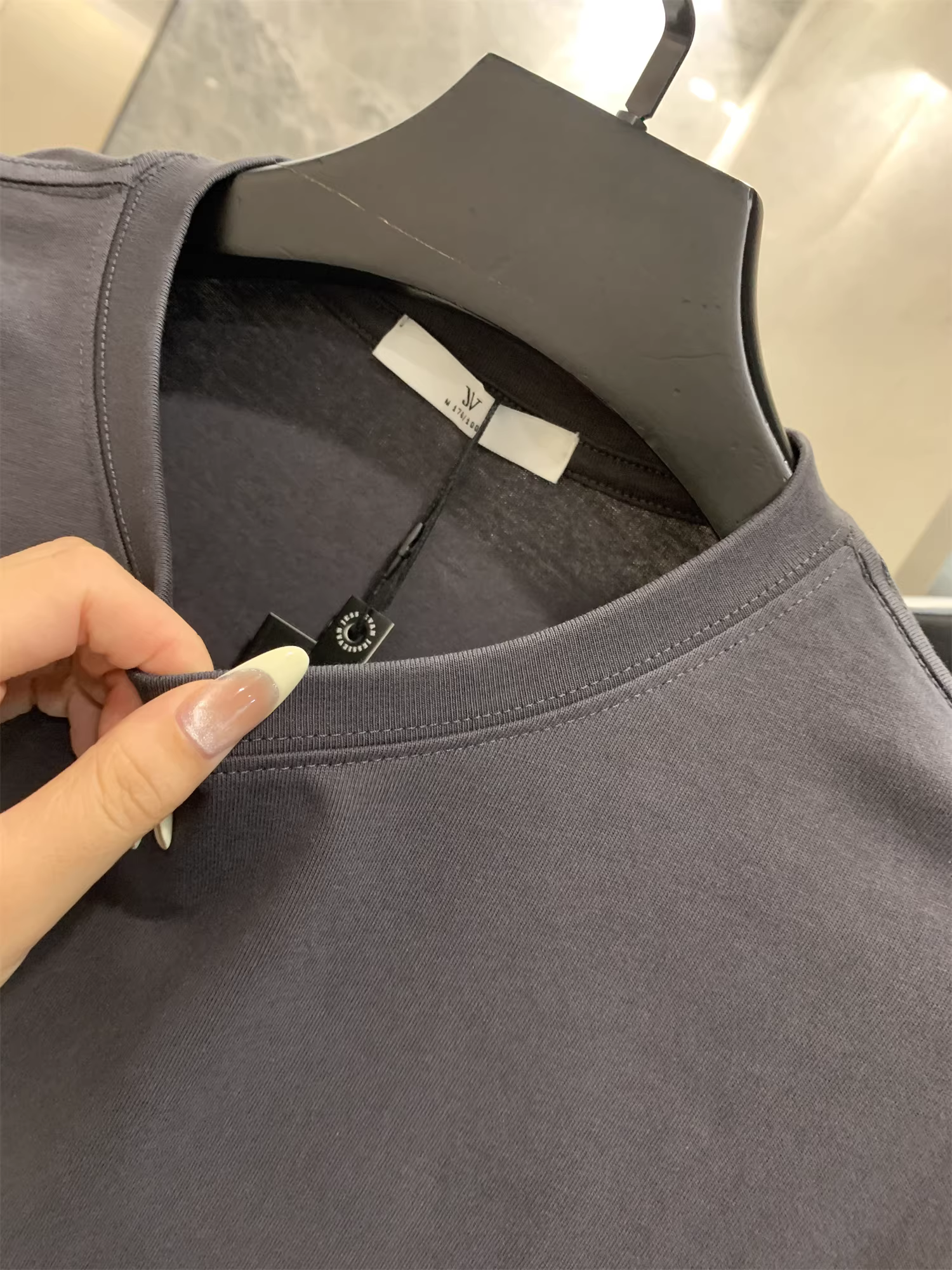 Áo thun Don Quixote 100% cotton! Trọng lượng cao 290G! Màu trơn đa năng, cổ tròn, tay dài, kiểu dáng thời trang, thích hợp làm lớp áo lót.