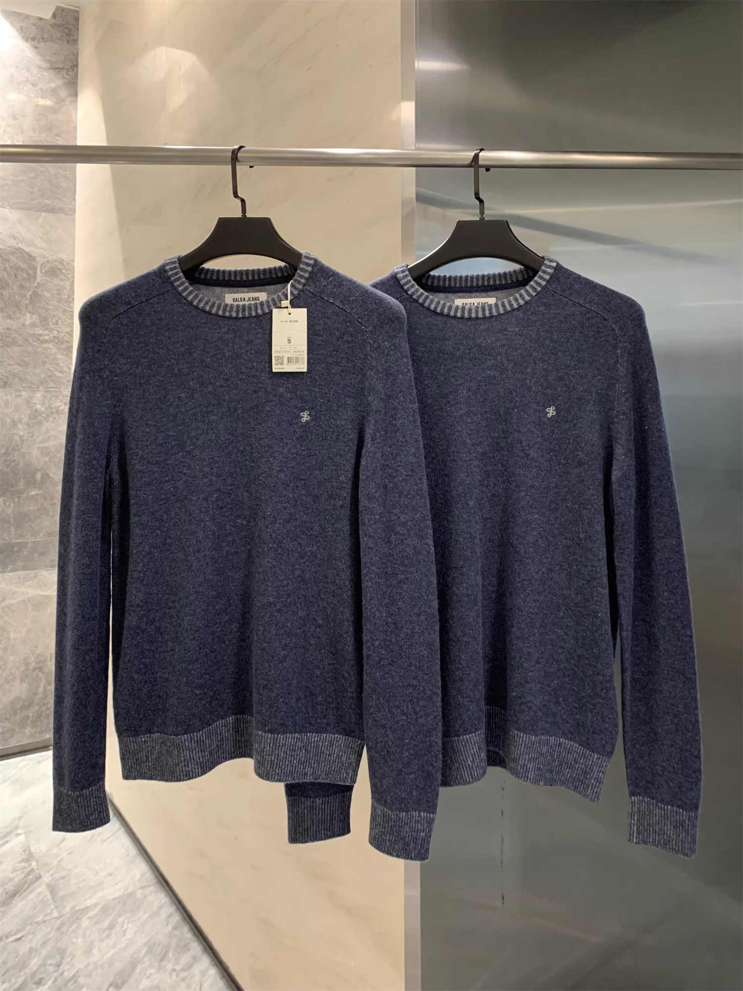 Dòng thiết kế của Don Quixote, nhà thiết kế người Bồ Đào Nha! 65% len! Áo len dệt kim cổ tròn ấm áp, đa năng cho mùa thu đông dành cho nam.