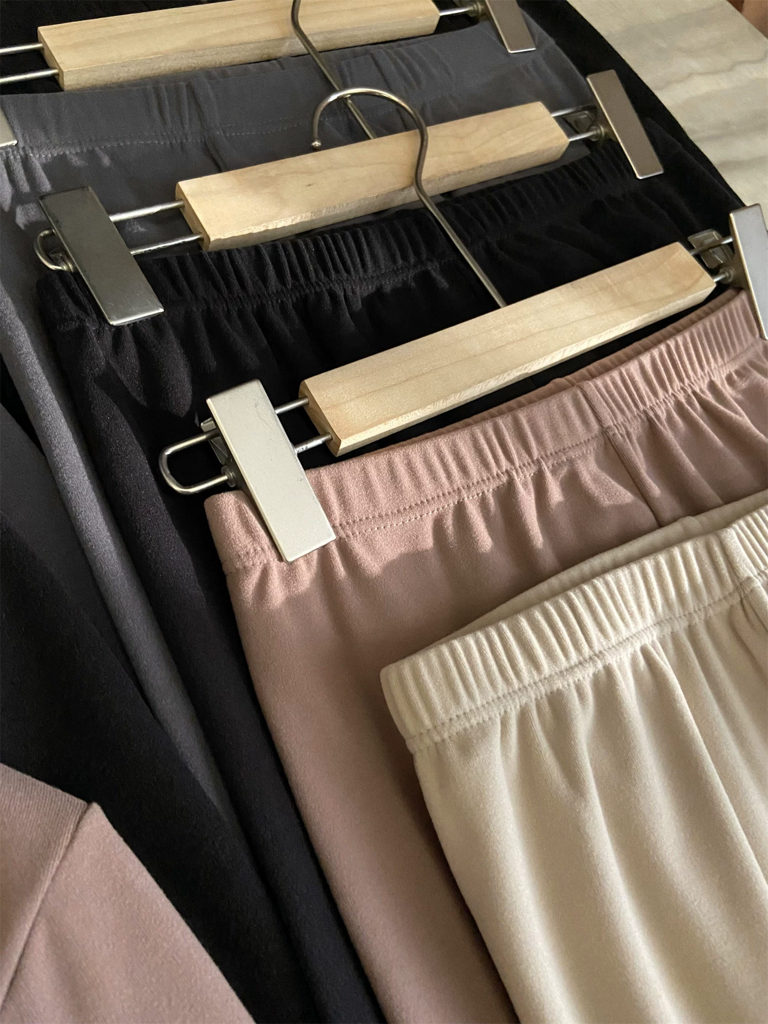 Don Quixote đang giảm giá cực sốc! Chỉ còn 10 chiếc! Bộ đồ ngủ nhung cao cấp RXR có chứa axit hyaluronic, độ đàn hồi cao.