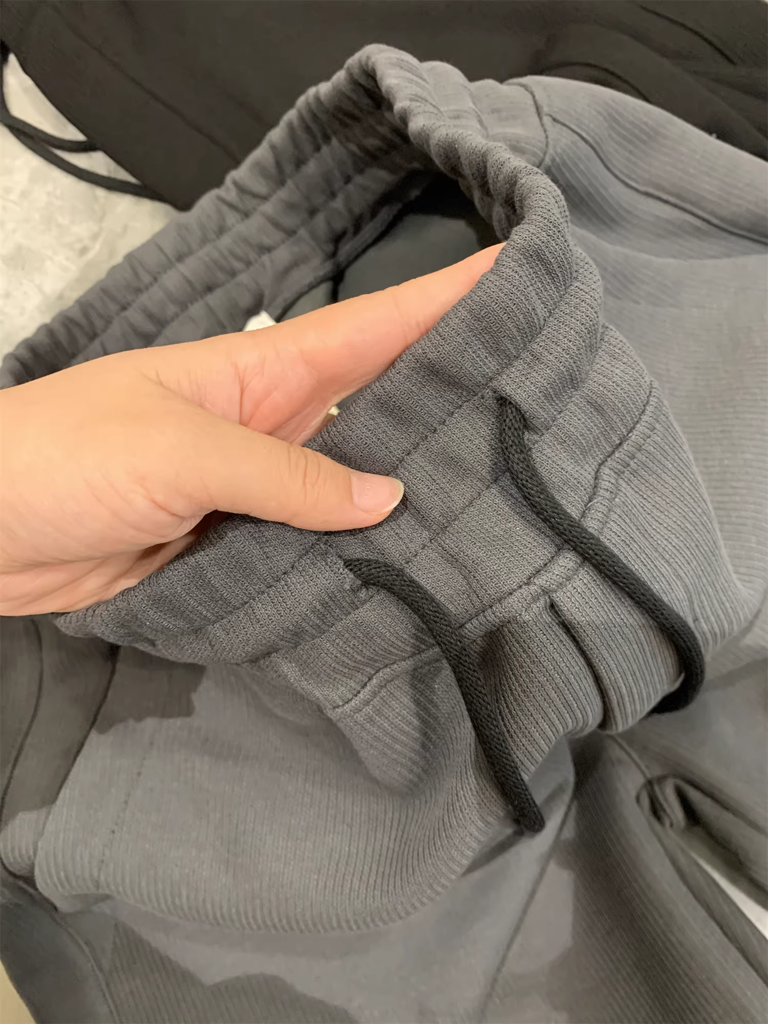 Đơn đặt hàng của công ty Don Quixote ODM! Tinh tế và thân thiện với làn da! Quần jogger nam mùa thu đa năng, quần thể thao thường ngày.