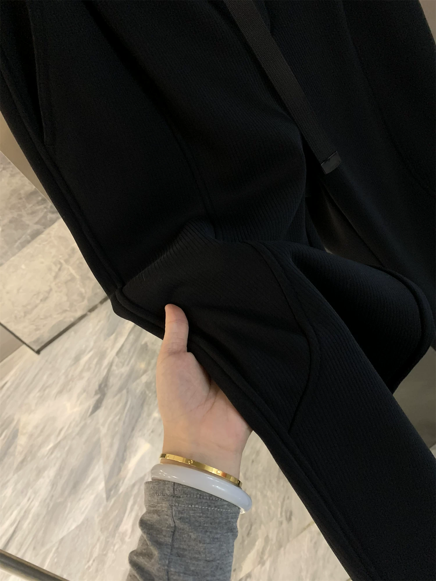 Dòng sản phẩm Don Quixote! Chất liệu satin sọc dọc! Quần dài nam chất liệu thun co giãn cao, kiểu dáng thường ngày, mùa thu đông.