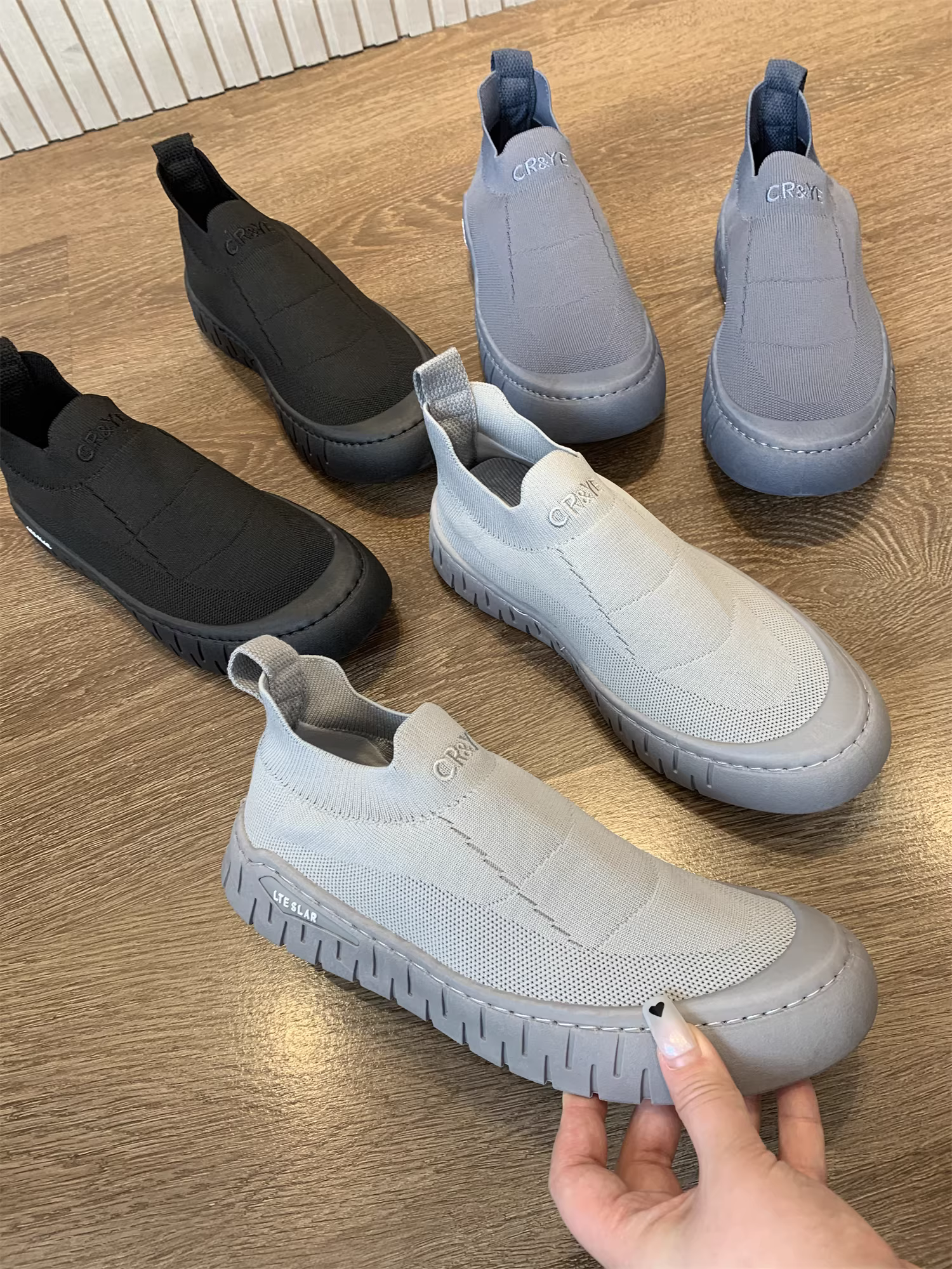 Don Quixote rất thoải mái! Mặt trên dệt kim + đế ngoài bằng cao su! Giày thể thao nam đa năng và thời trang mùa xuân hè.