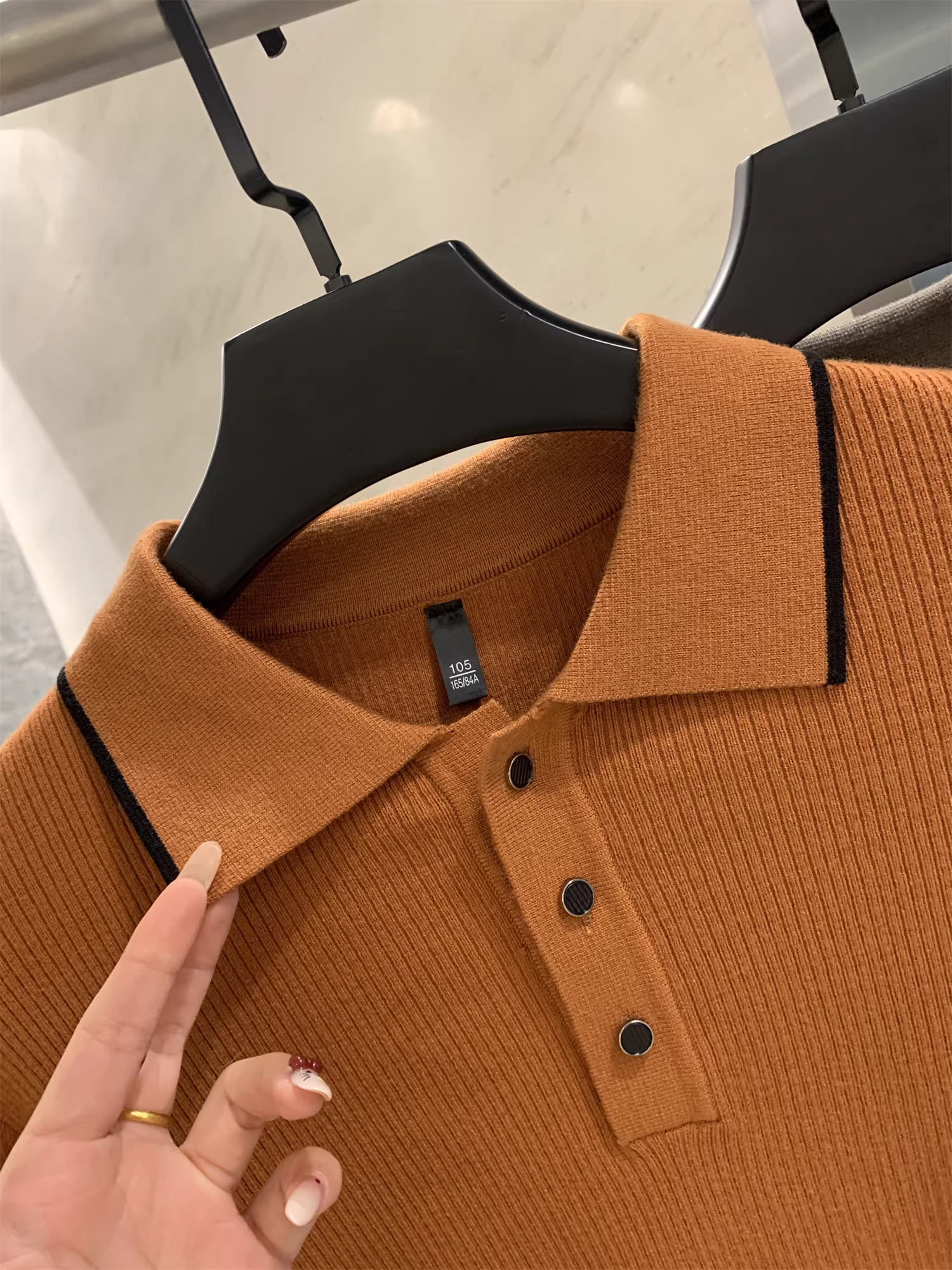 Don Quixote Phong cách tiền cổ điển! Cổ áo phối màu! Áo len nam mùa đông, kiểu dáng công sở lịch lãm, màu trơn, chất liệu dệt kim, hợp thời trang