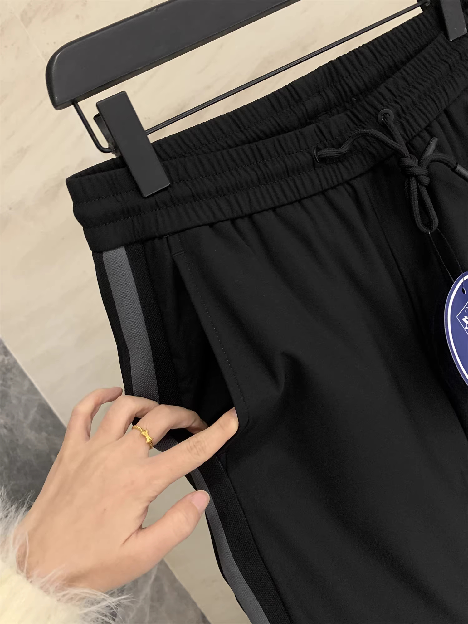 Quần jogger nam mùa đông chất liệu vải dù phối màu, 90% lông ngỗng, màu trơn, đa năng, thời trang.