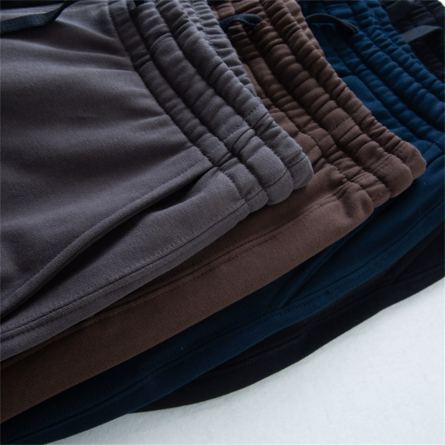 Don Quixote phong cách retro Nhật Bản! Ống quần thẳng! Quần thể thao nam dáng thẳng, chất liệu vải mềm mại, kiểu dáng xuông, thích hợp cho mùa xuân và mùa thu.