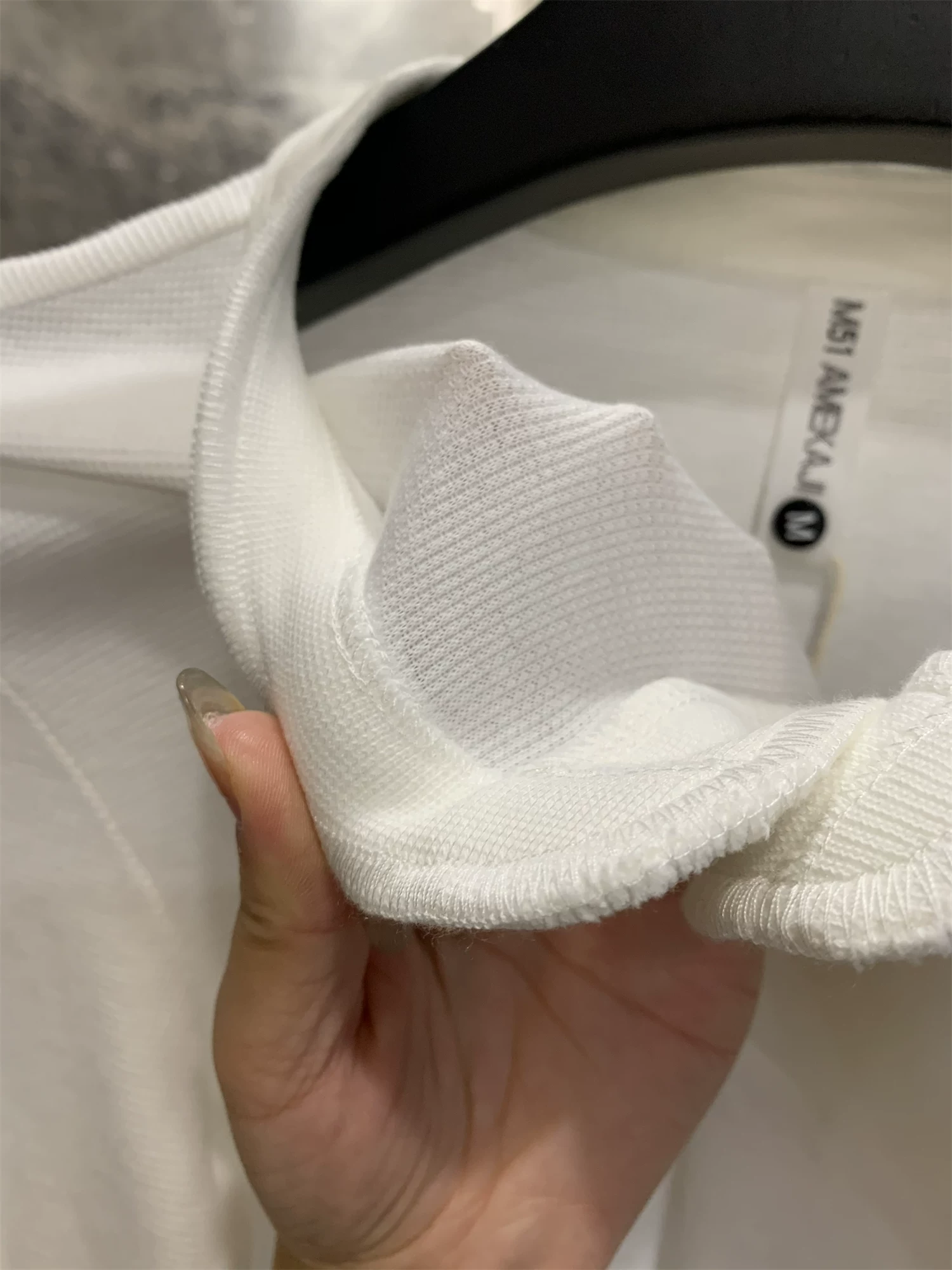 Don Quixote, phong cách chàng tough guy cổ điển nguyên bản! Áo thun ngắn tay màu trơn, cổ Henry, nửa khuy, dáng rộng và đa năng dành cho nam.