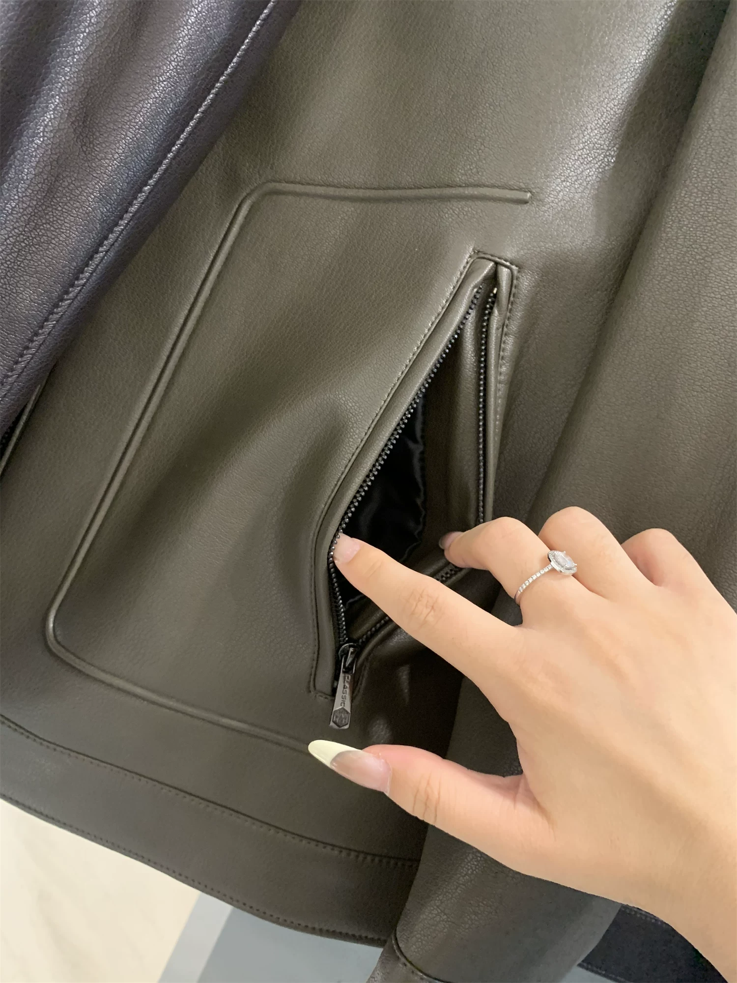 Don Quixote, chất lượng hàng ngàn nhân dân tệ! Kết cấu mềm mại và dẻo dai! Áo khoác da nam đã qua xử lý, thích hợp cho mùa xuân và mùa thu, kiểu dáng thời thượng.