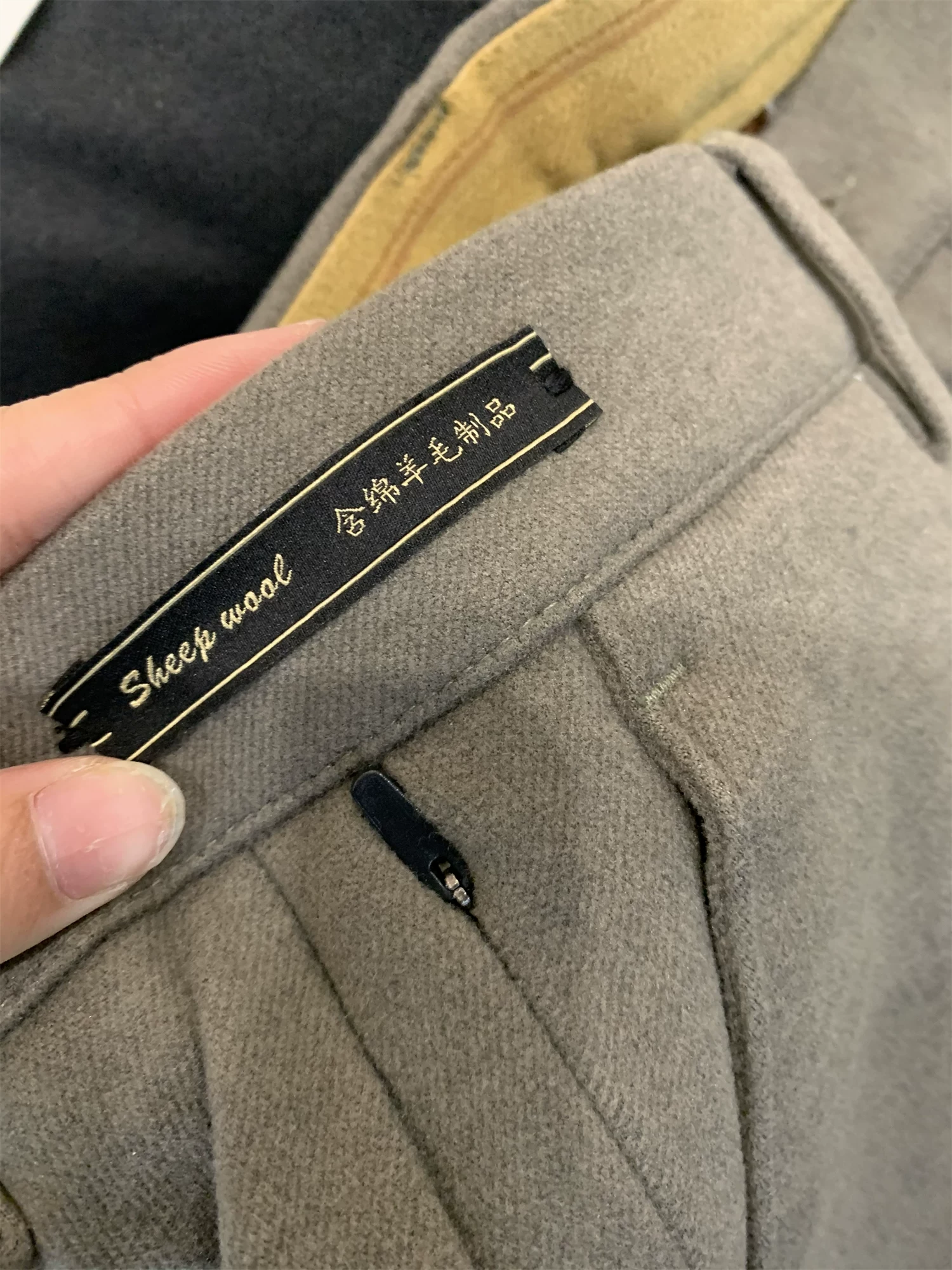 Don Quixote đặt hàng 2300 ở Úc! Len cừu + chất liệu lyocell pha trộn! Quần âu nam chất liệu nhung mềm mại, phong cách lịch sự nhưng thoải mái.