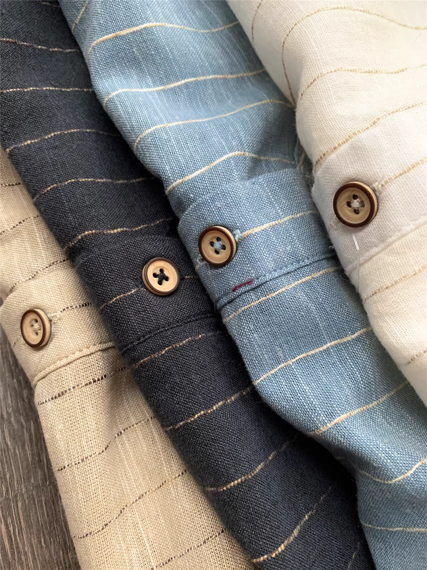 Phong cách văn học Don Quixote! Cổ Henry! Áo sơ mi nam ngắn tay kẻ sọc cotton và linen cổ đứng mới mùa xuân hè.