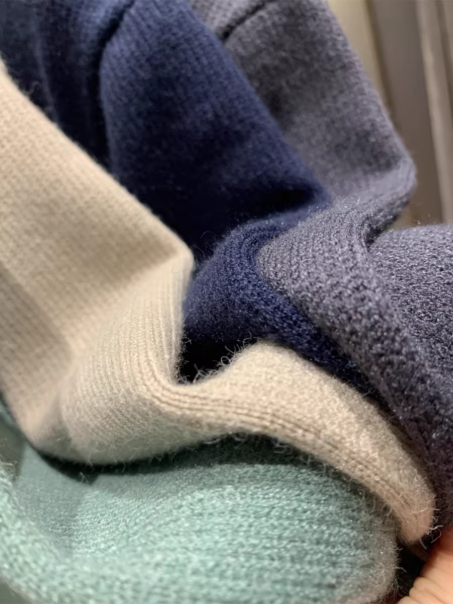 Áo len nam Don Quixote Modal Blend! Thiết kế nửa khóa kéo, màu trơn, chất liệu dệt kim đa năng, thích hợp cho mùa thu đông.