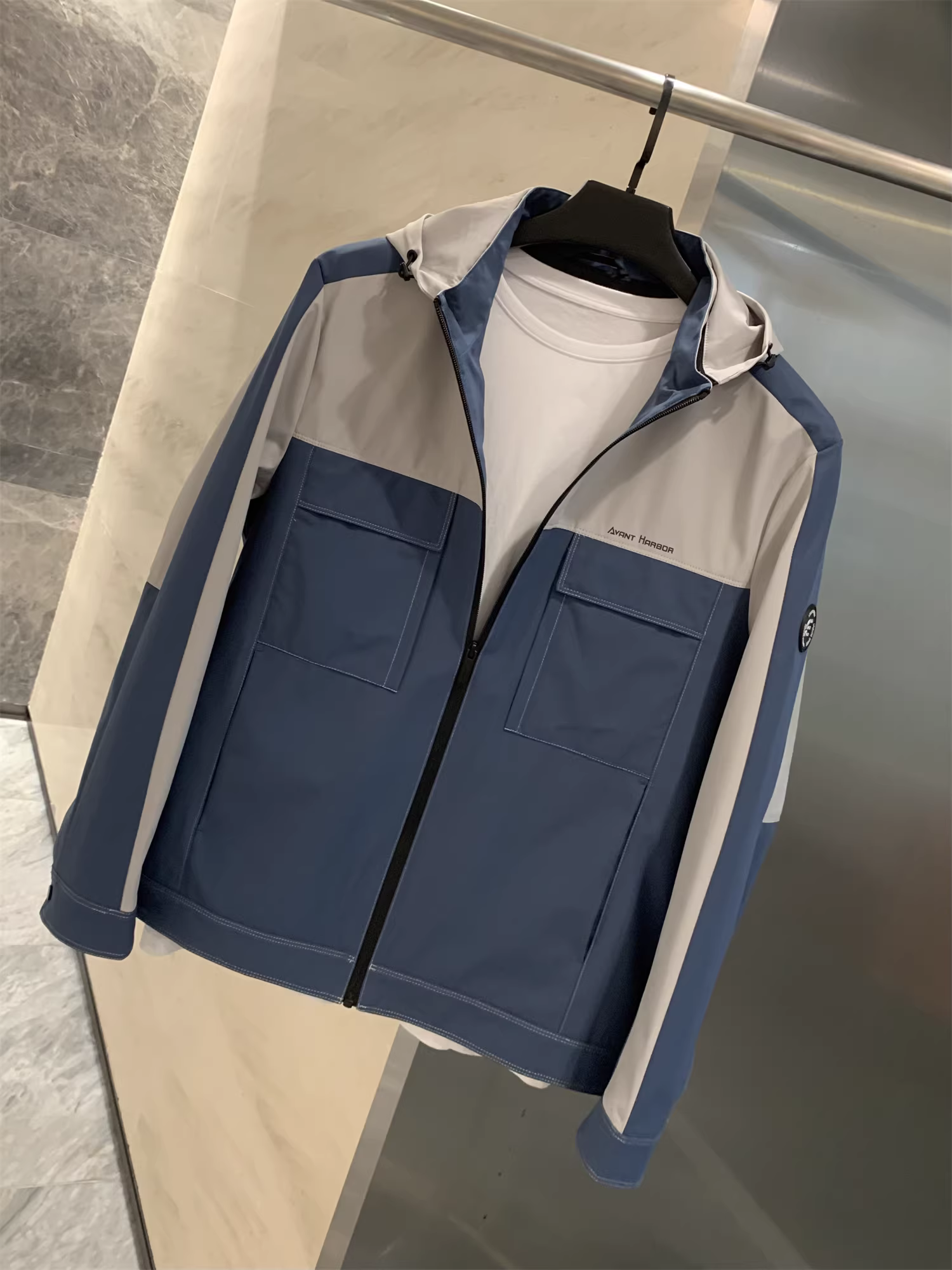 Đồ của Don Quixote G! Phong cách trang phục lao động nhẹ nhàng! Áo khoác có mũ trùm đầu, kiểu dáng đơn giản, có túi vá màu sắc phối hợp dành cho nam giới mùa thu.