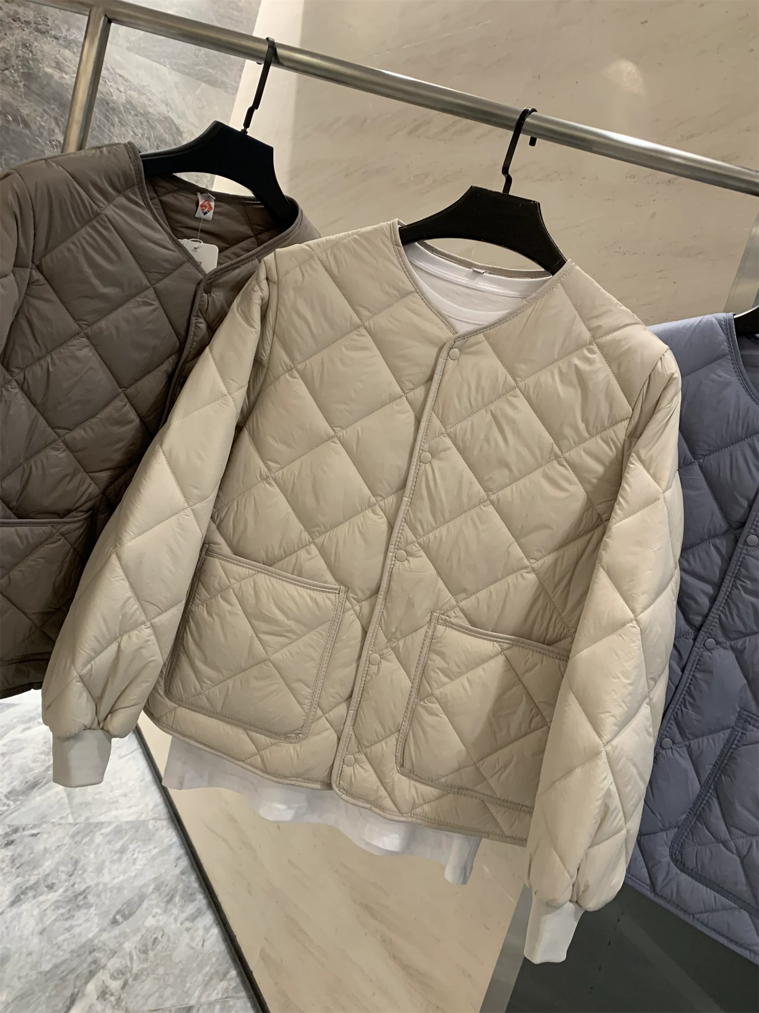 Don Quixote phong cách nhà thiết kế Nhật Bản! Vải cotton may chần kim cương! Áo khoác cotton không cổ nhẹ và ấm áp dành cho các cặp đôi.