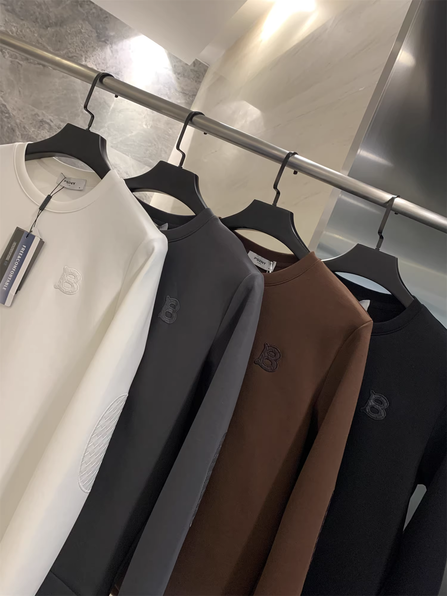 Don Quixote Luxury! Áo len lớp khí! Áo len chui đầu đơn giản, mềm mại và co giãn, thích hợp cho mùa xuân và mùa thu, thời trang dành cho nam giới.