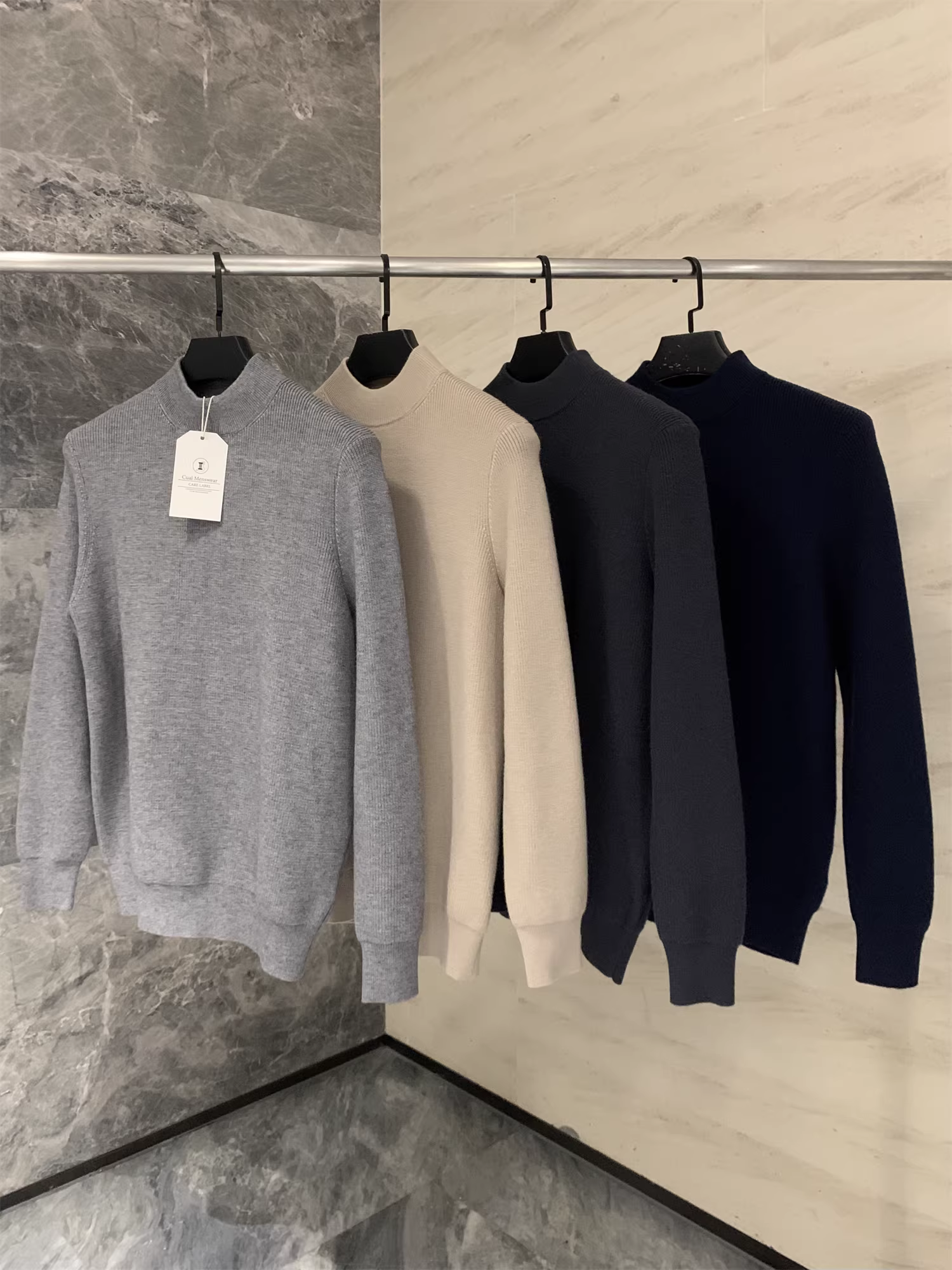 Tủ Don Quixote 598! Ấm áp và tinh tế! Áo len nam màu trơn cổ cao nửa cổ, kiểu dáng thời trang mùa thu đông.