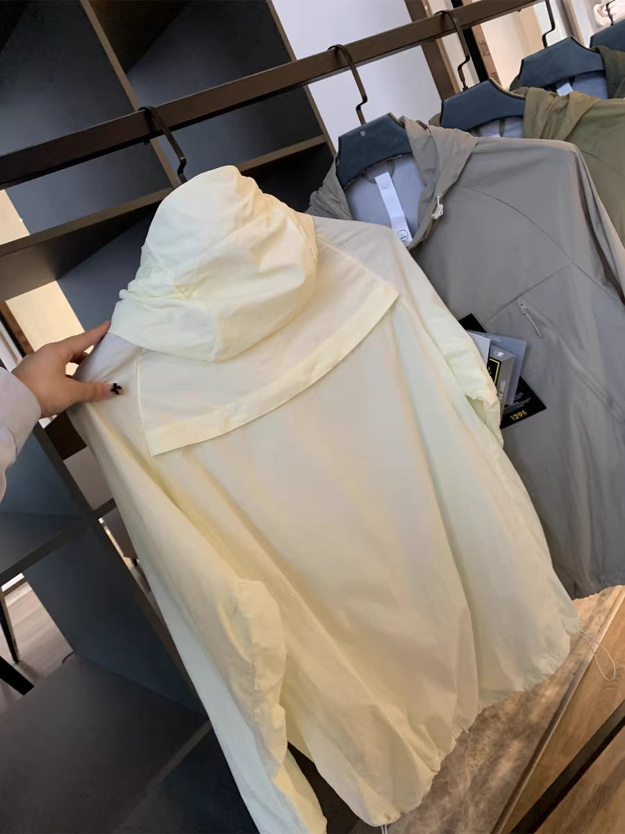 Phong cách Don Quixote! Hàng cao cấp Châu Âu! Áo khoác ngoài trời bằng nylon nhẹ 50D thoáng khí, chống nắng dành cho nam giới