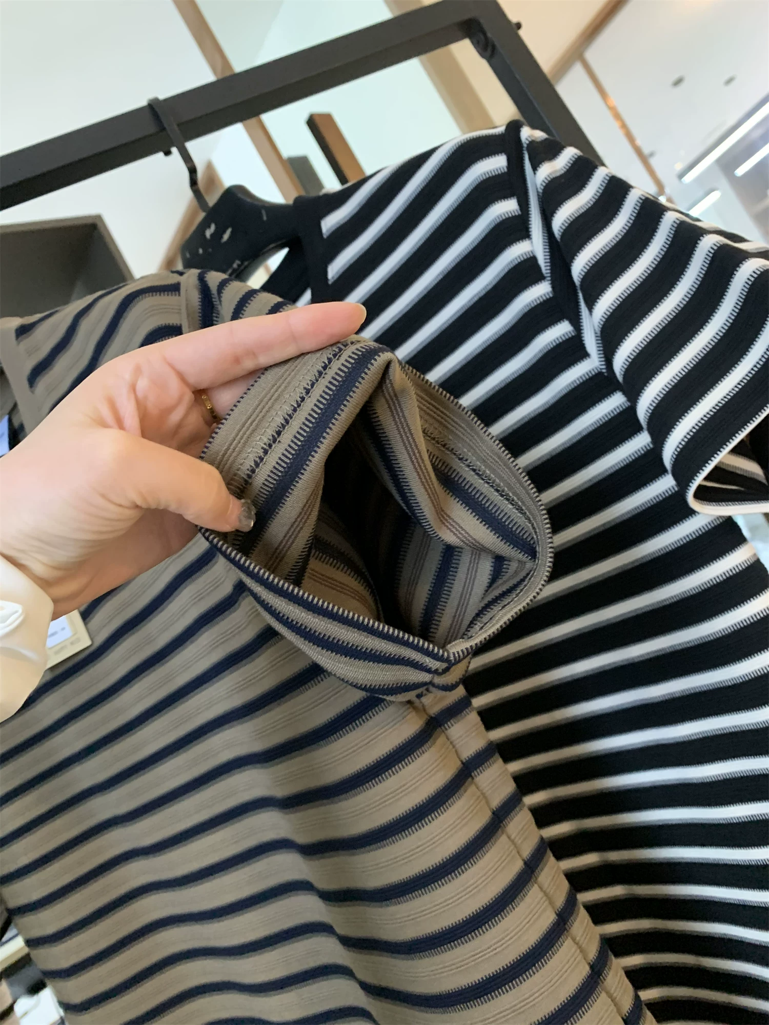 Don Quixote thật ngầu! Áo thun sọc cổ điển! Áo thun nam mùa hè mới, thoáng khí, thấm hút mồ hôi, kiểu dáng đơn giản, tay ngắn.