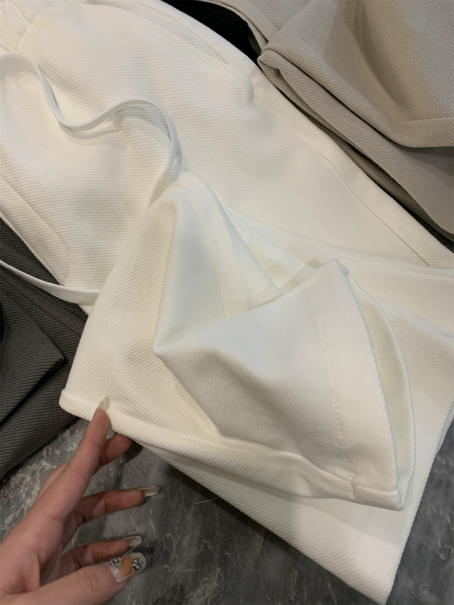 Don Quixote, chất lượng hàng đầu! Quần thể thao và giải trí đô thị Gao Duan, chất liệu dệt kim màu trơn đa năng, kiểu dáng thường ngày dành cho nam.