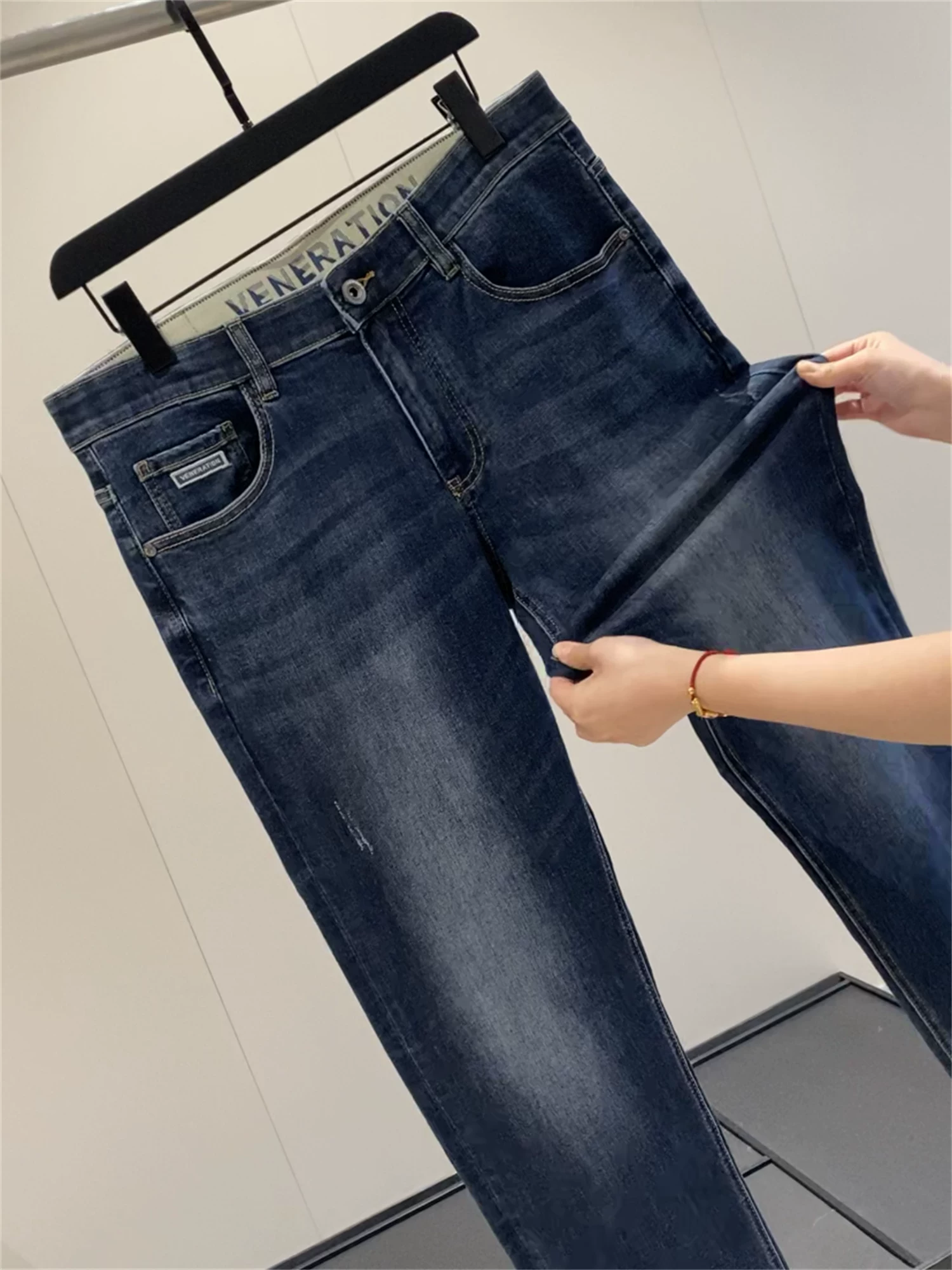 Don Quixote cung cấp ưu đãi độc quyền! Miễn phí vận chuyển! Quần jean nam dáng thẳng, chất liệu washed, kiểu dáng casual mới mùa thu.