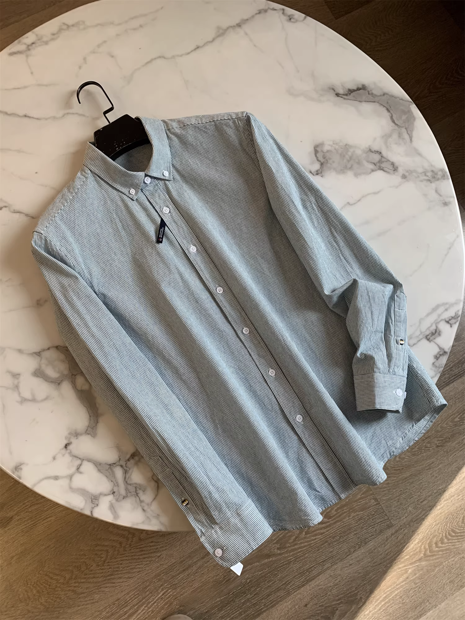 Don Quixote, một tác phẩm kinh điển sẽ tồn tại mãi mãi! Thân thiện với làn da và thoải mái, được làm từ chất liệu cotton nguyên chất và đã được giặt sạch! Áo sơ mi sọc mùa xuân dành cho nam.