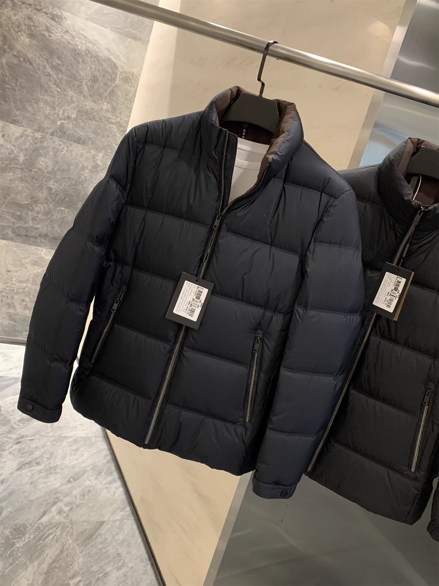 Don Quixote, phong cách sang trọng cao cấp! Áo khoác lông vịt! Độ phồng cao, áo khoác cổ đứng mùa thu đông dành cho nam.