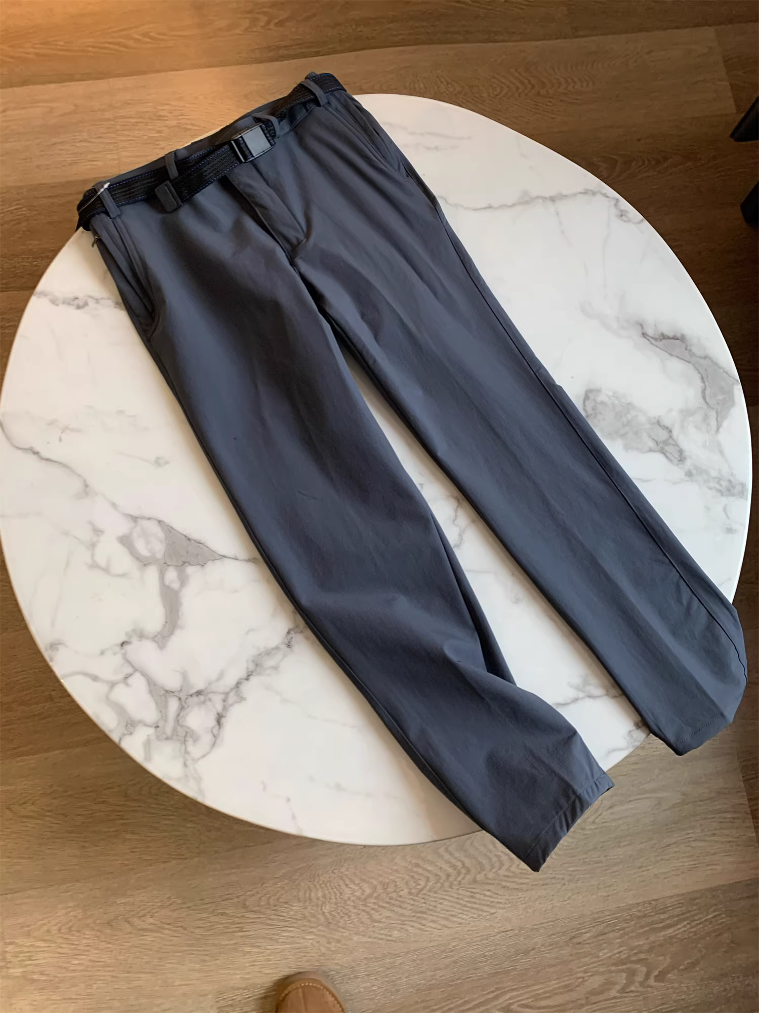 Don Quixote đặt hàng theo kiểu K! Nhận ngay một chiếc thắt lưng miễn phí! Quần nam mùa xuân cá tính và phong cách, quần dài ôm dáng, hợp thời trang.