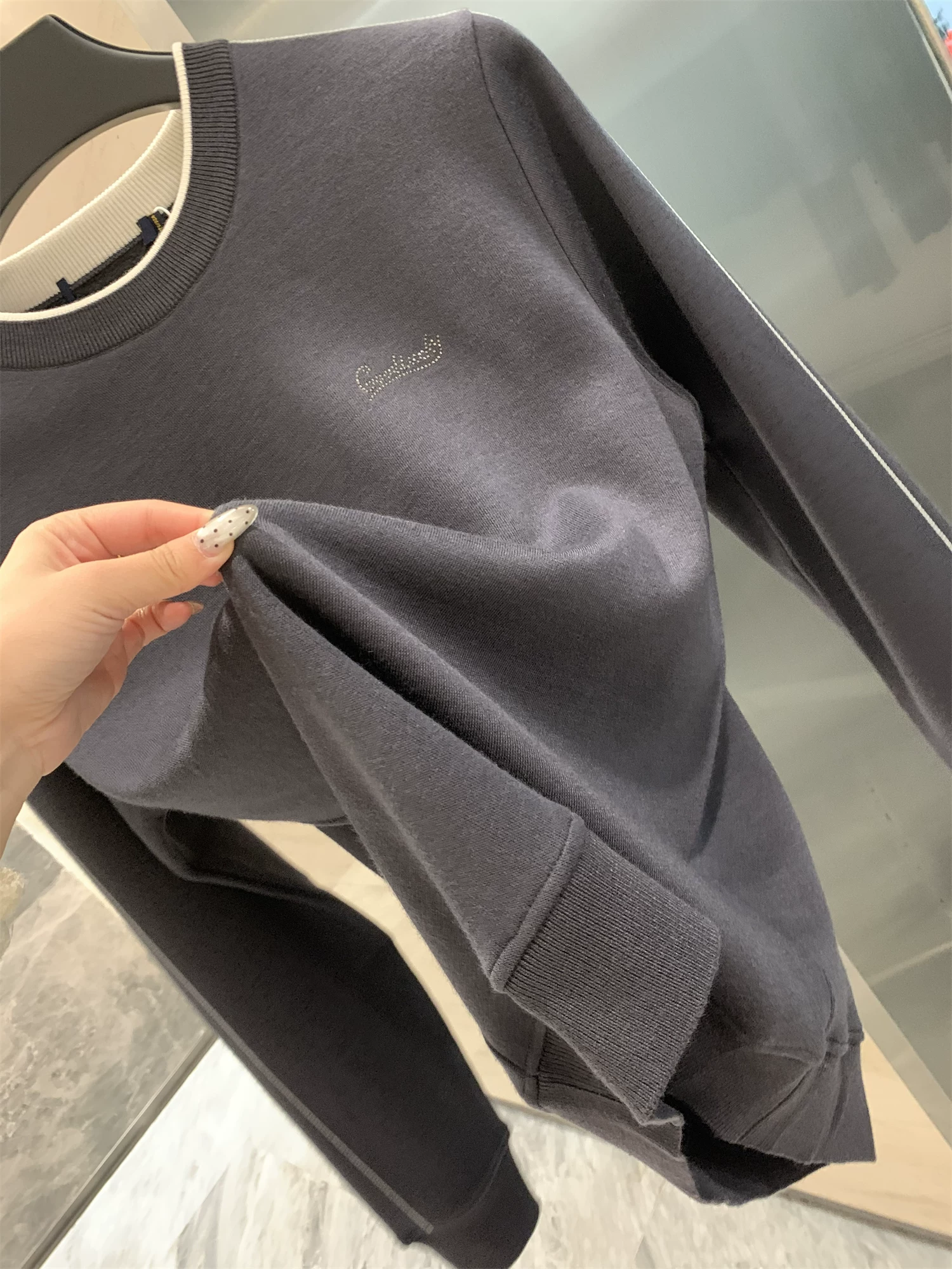 Áo len nam cổ tròn Don Quixote Deer Sale! Chất liệu len pha! Lót lông cừu và dày dặn! Mẫu áo thời trang thu đông.