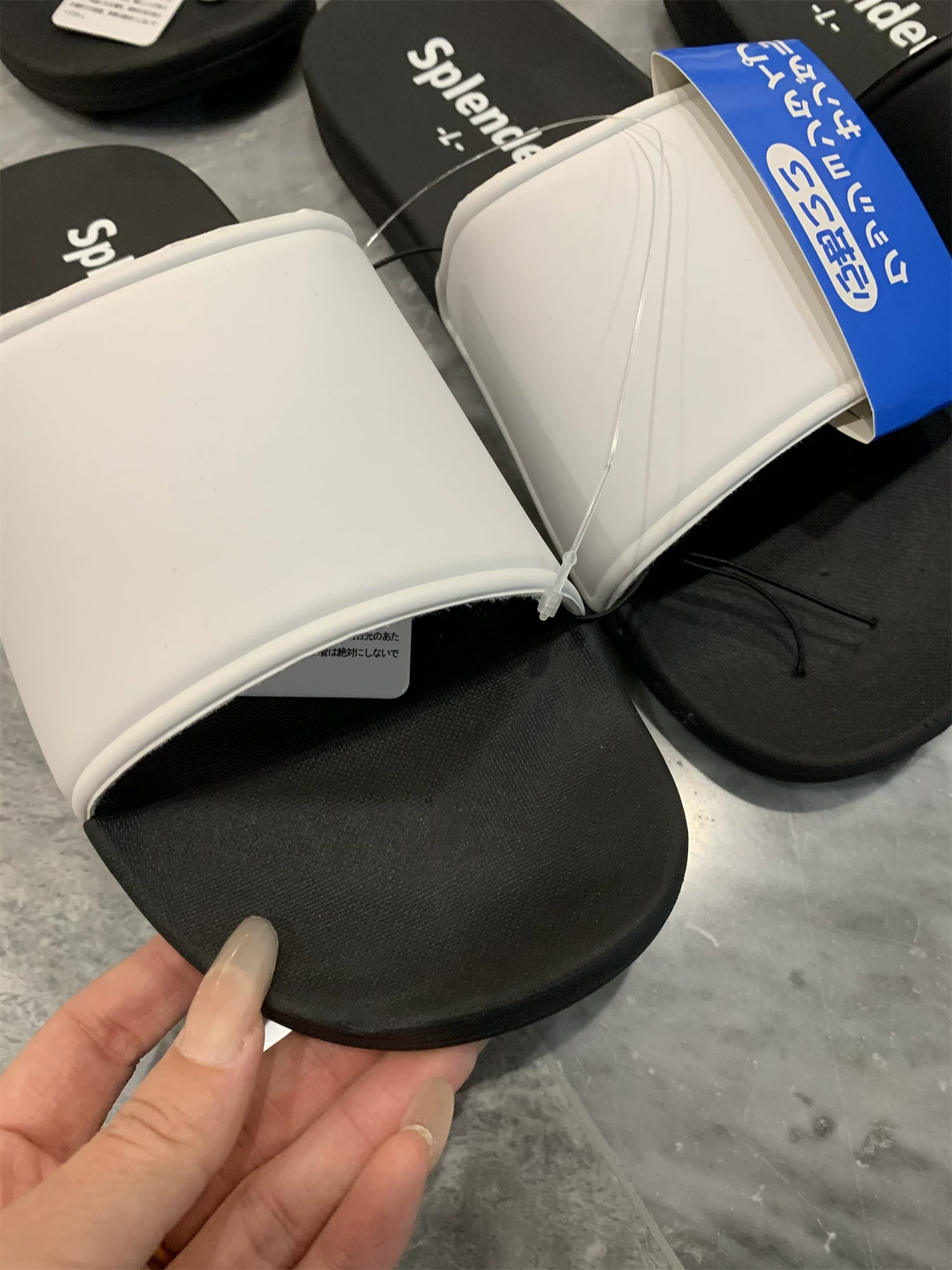 Đơn đặt hàng xuất khẩu Don Quixote! Giá hời! Dép xỏ ngón nhẹ, chống trơn trượt, đế mềm, chống mài mòn, dép đi biển và đi trong nhà dành cho nam.