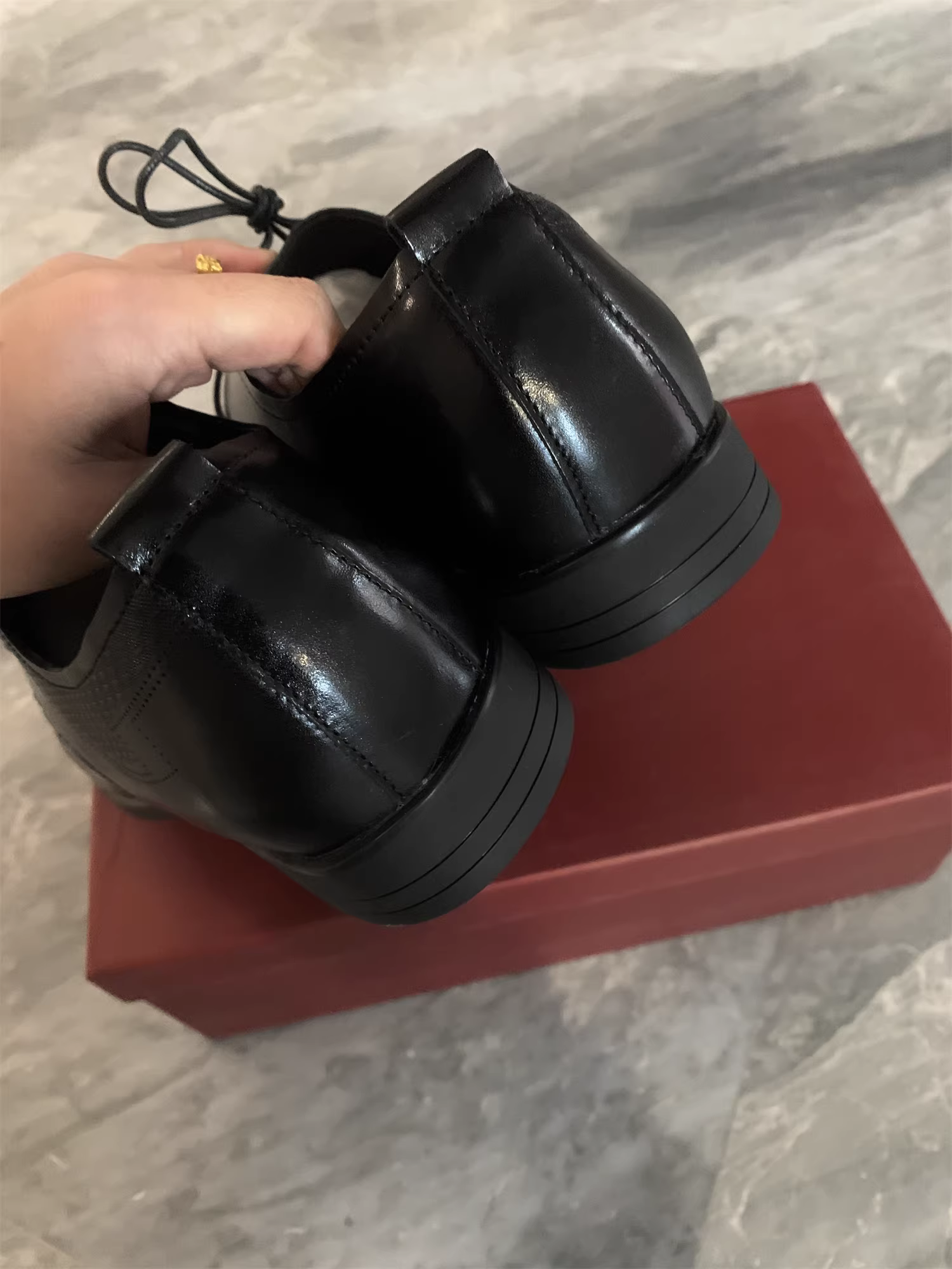 Giày da bò Don Quixote! Giày da bò phối da, kiểu buộc dây, phong cách kinh doanh giản dị, chất liệu da thật dành cho nam.