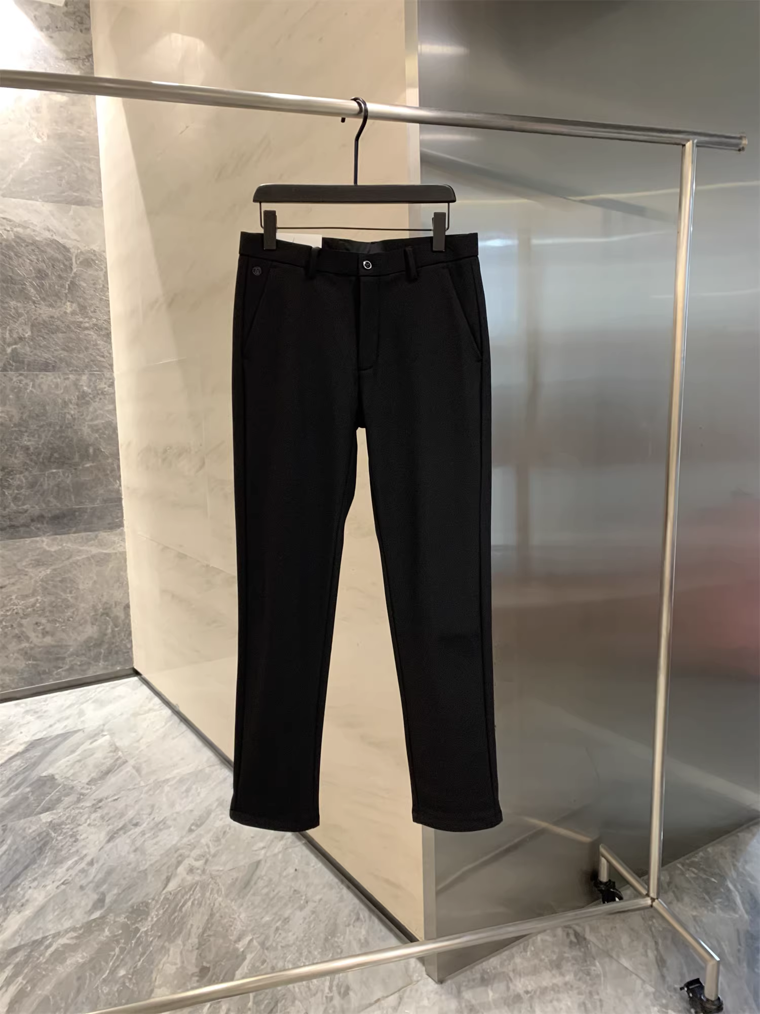 Don Quixote Ollie Nhung ấm áp! Dòng sản phẩm dành cho doanh nhân thành thị! Xu hướng quần âu ống đứng lót lông cừu dành cho nam mùa thu đông.