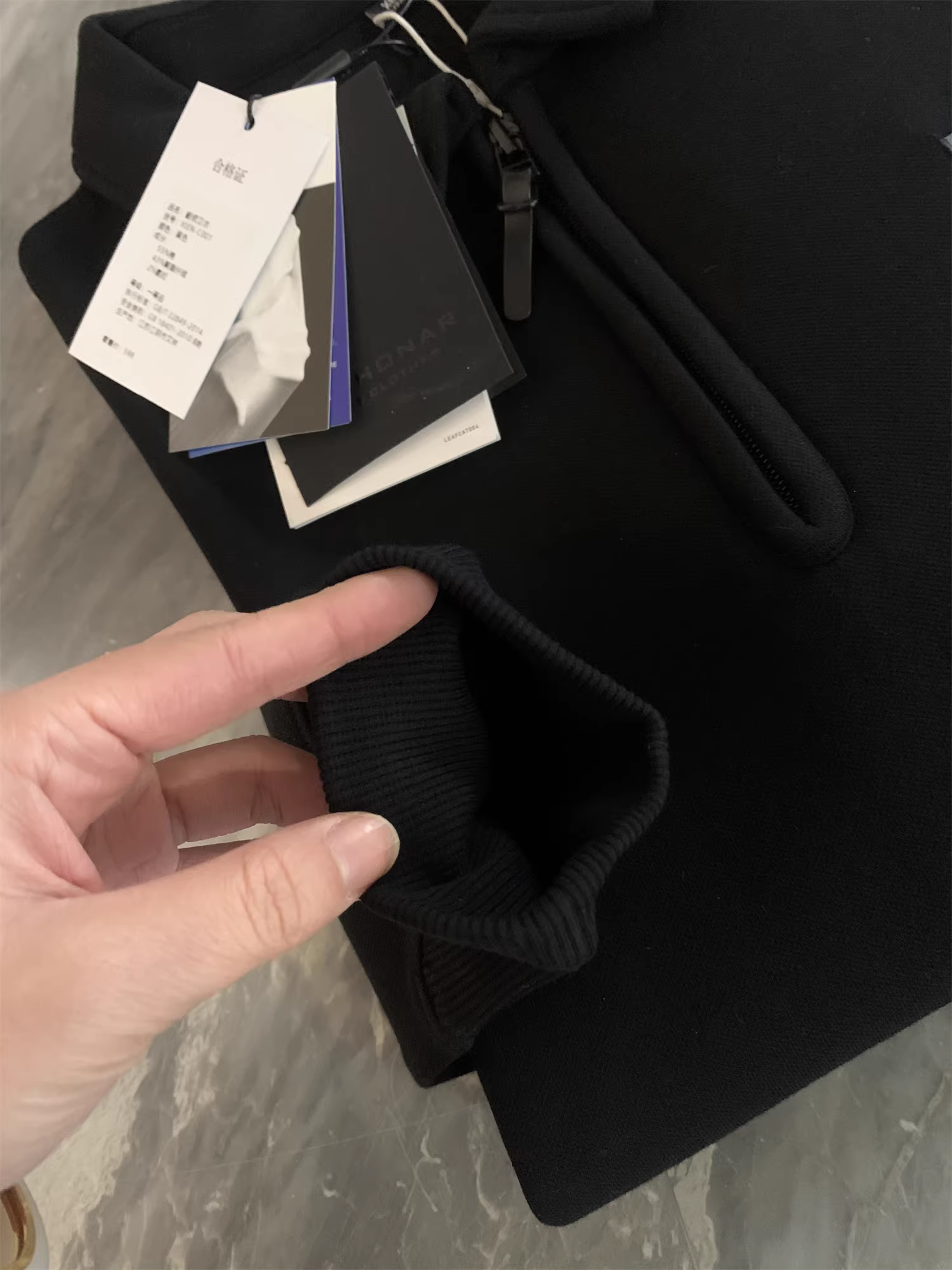 Don Quixote, một quý ông đích thực! Thiết kế túi da! Áo len nam có lớp lót thoáng khí, cổ trụ, nửa khóa kéo, kiểu dáng thường ngày.