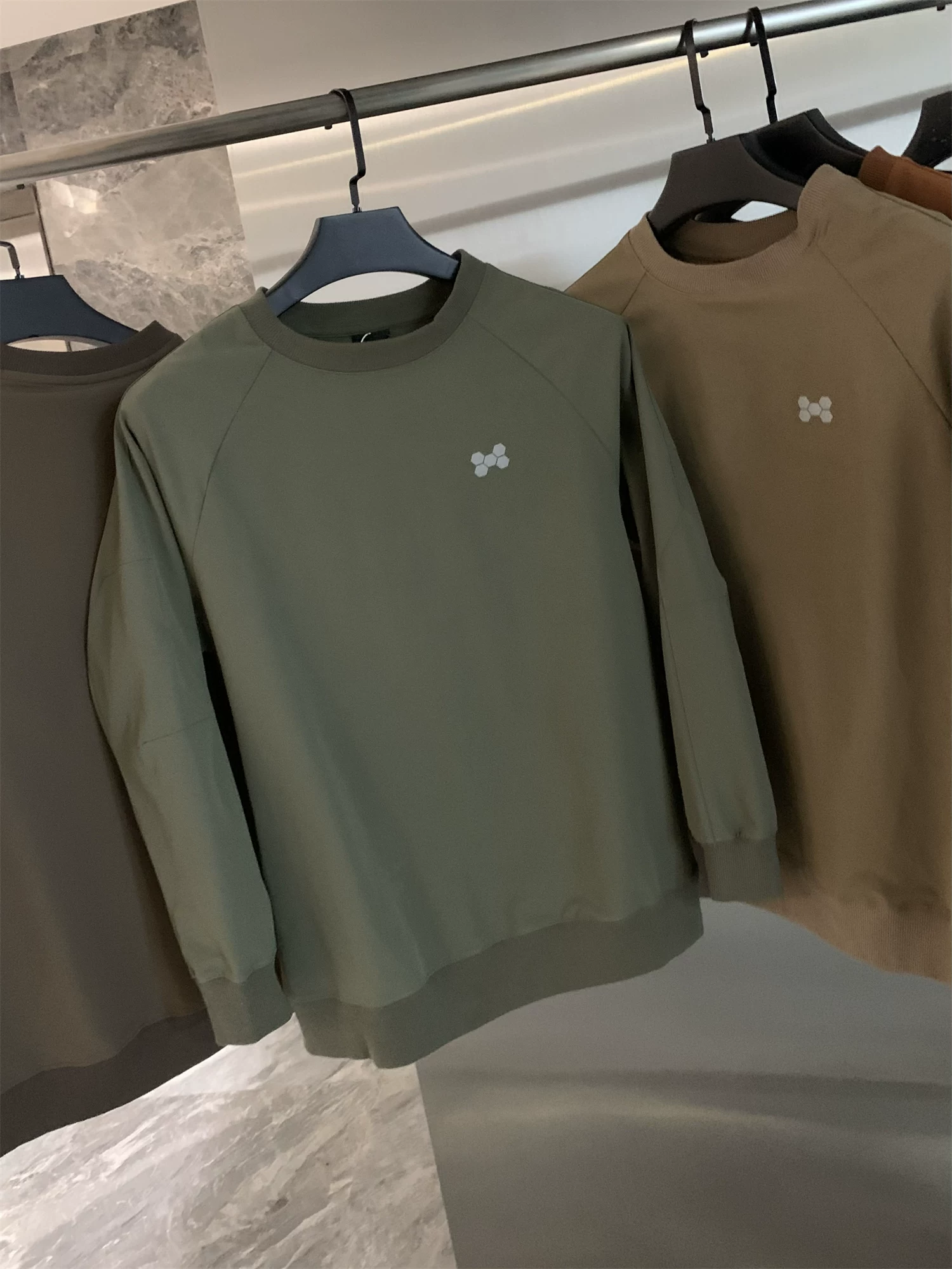 Don Quixote Phong cách đường phố Nhật Bản! Chất liệu dệt co giãn tiện dụng! Áo nỉ cổ tròn nam mùa thu kiểu dáng thời trang