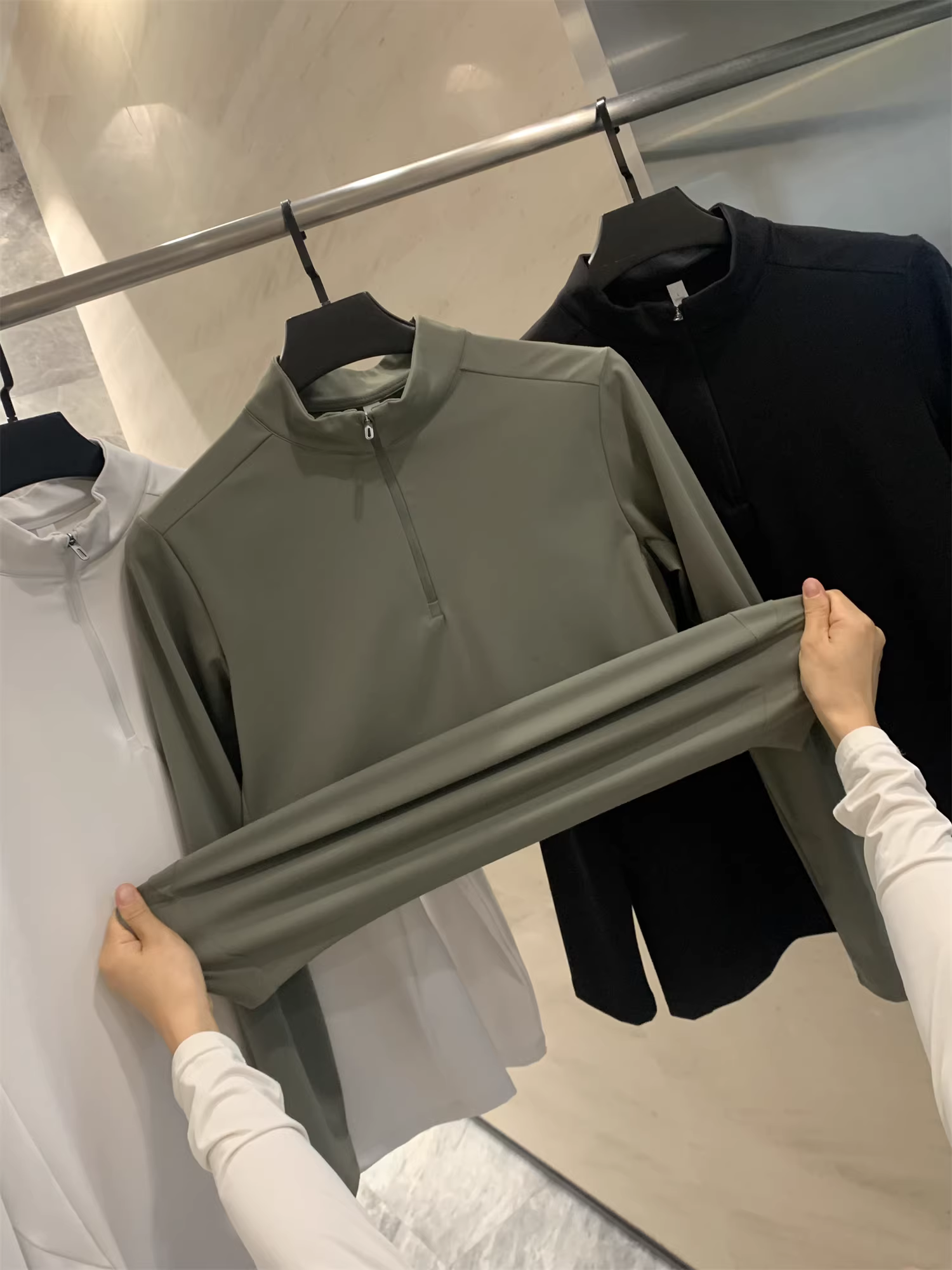 Áo thun thể thao Don Quixote kiểu Mỹ! Độ co giãn cao, nhanh khô, ấm áp, màu trơn, cổ đứng nửa khóa kéo, tay dài, lớp lót thể thao.