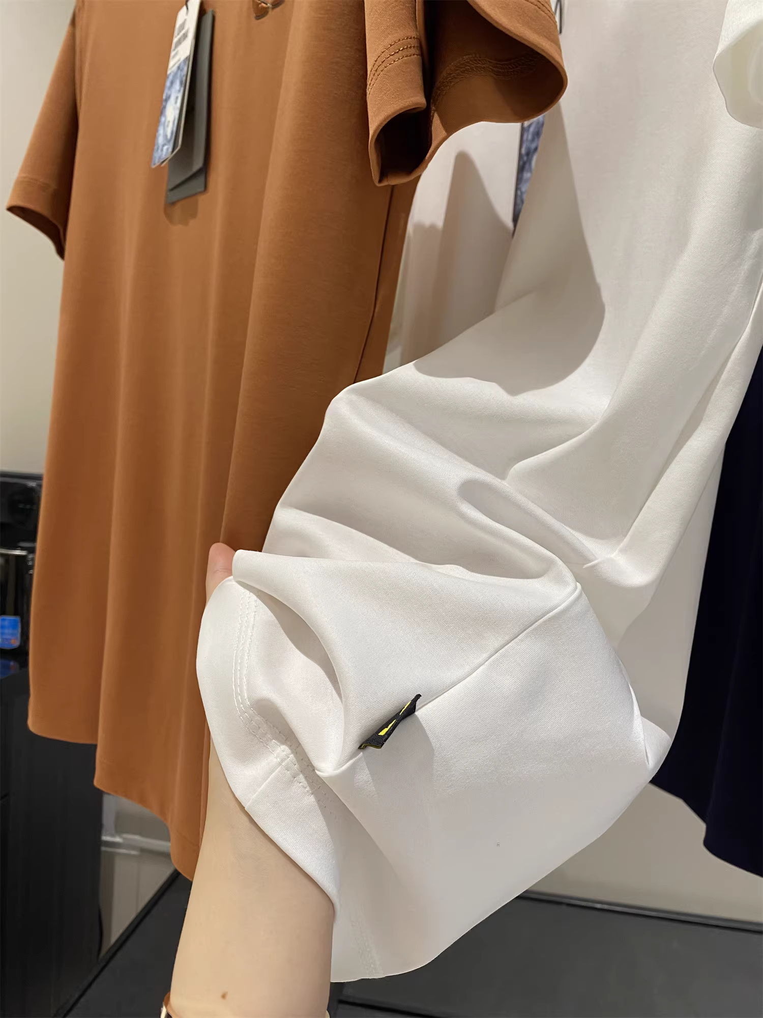 Áo thun nam cotton Pima cao cấp kiểu Ý, chất liệu cotton hai mặt được xử lý mercer hóa, 80 sợi, in họa tiết mắt quỷ của Don Quixote!