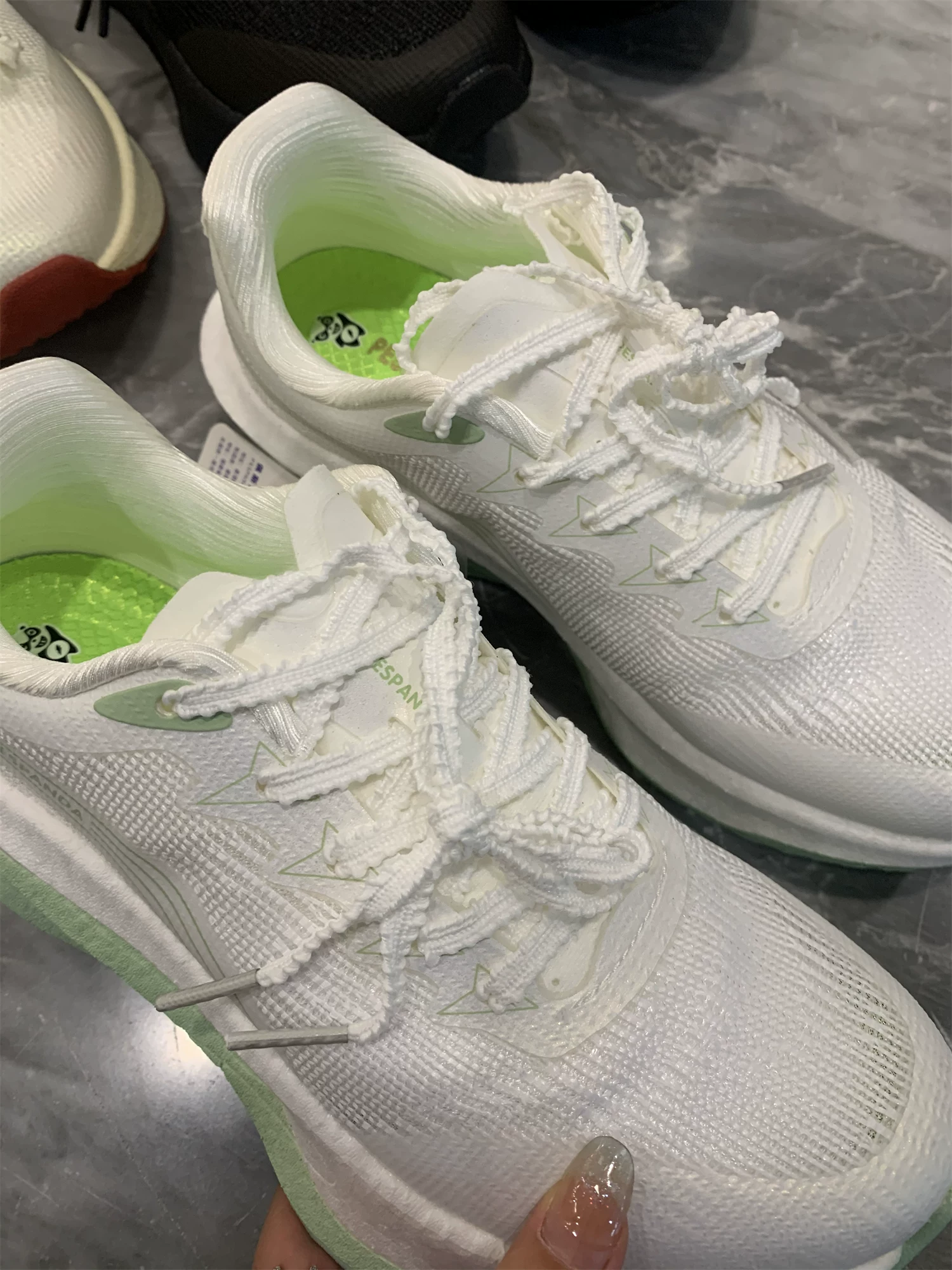 Đế xốp nhẹ Don Quixote! Giảm xóc và hồi phục! Giày thể thao thông thường thoáng khí dành cho cặp đôi