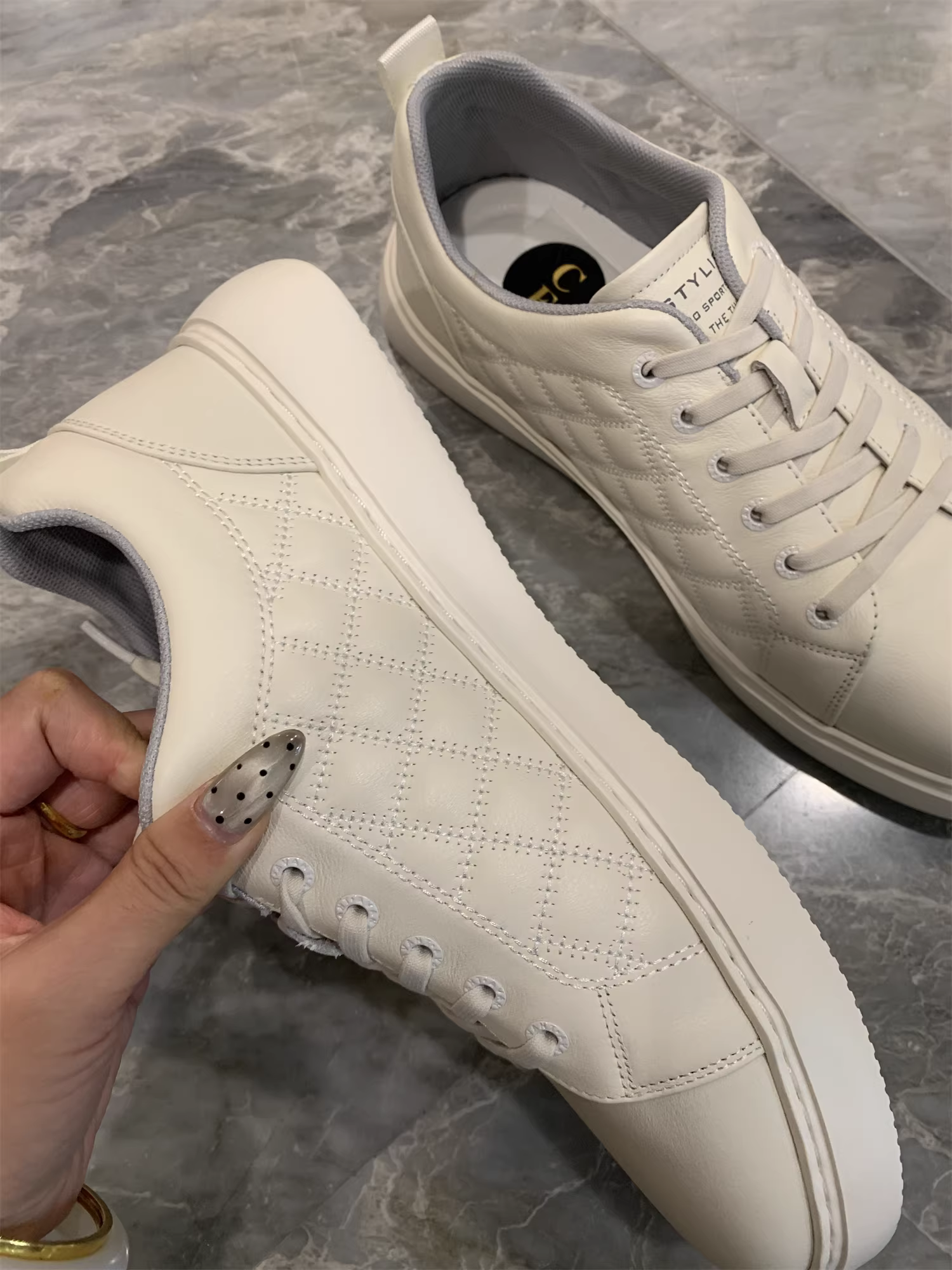 Giày da bò Don Quixote! Giày thể thao/giày da nam màu trắng nhẹ, chống sốc, mềm mại và dễ mang cho mùa xuân, mùa thu và mùa đông. Hợp thời trang.