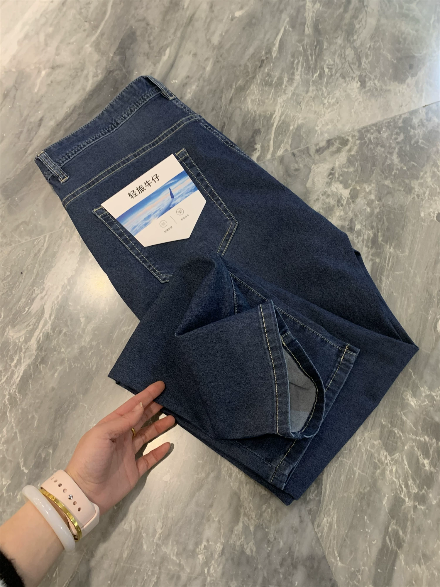 Dòng sản phẩm nhẹ Don Quixote! Chất liệu cotton pha, mềm mại và nhẹ nhàng, quần âu ống đứng, quần jean nam.