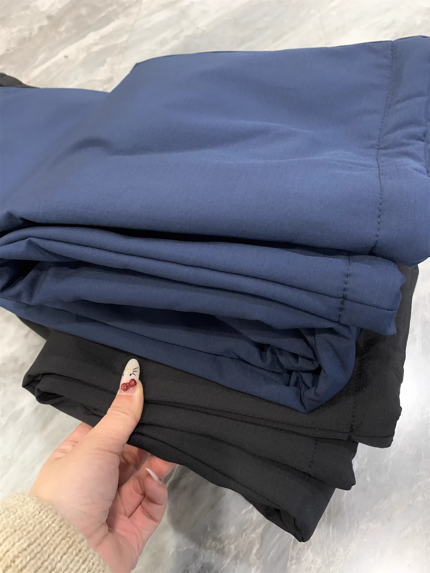 Don Quixote Quần ngoài trời lót lông cừu và dày dặn! Quần ống đứng lưng thun chống gió và chống thấm nước mùa đông dành cho nam.