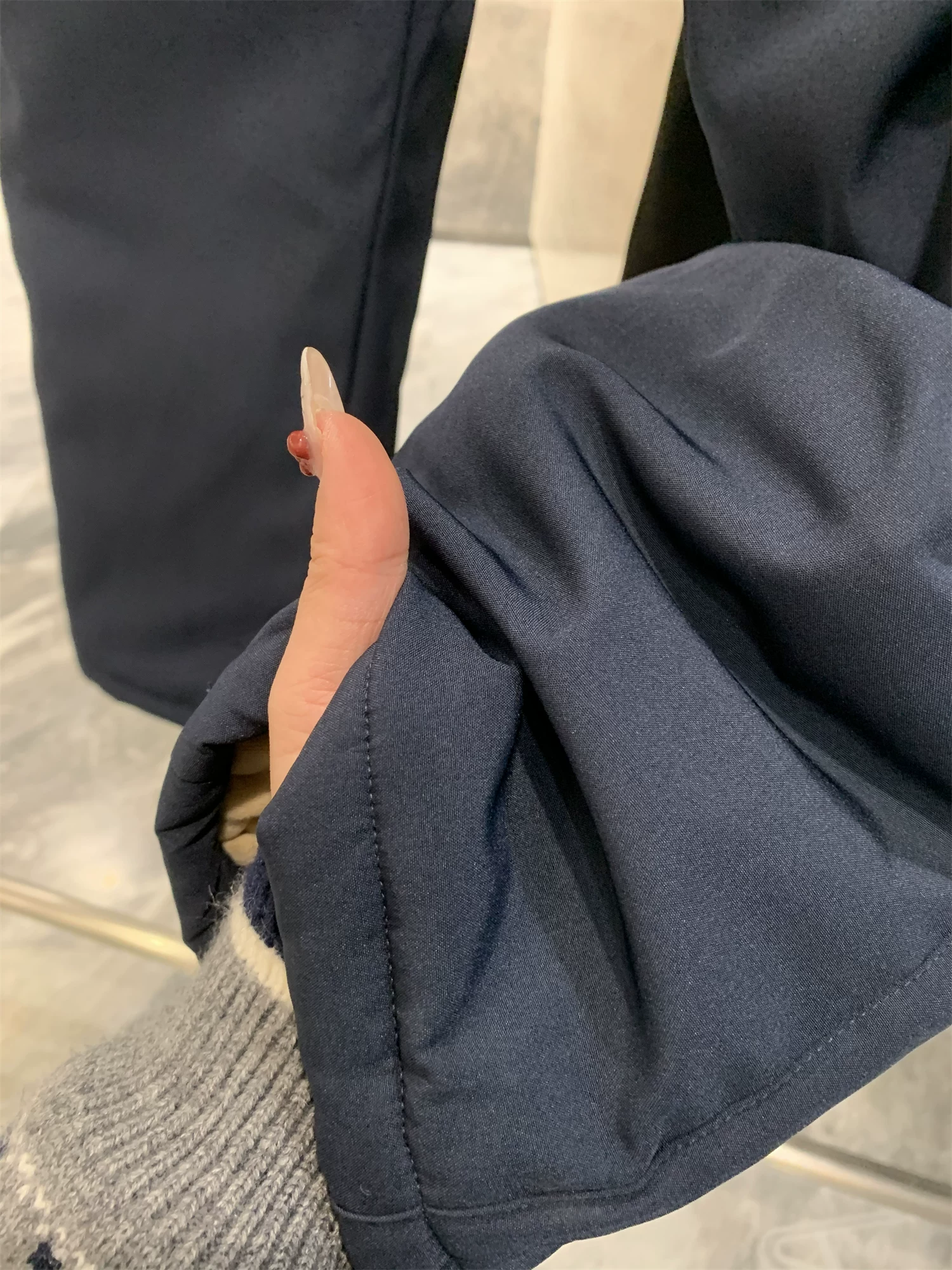 Don Quixote, chiếc lò di động! DeRong + lớp lót bằng cotton! Quần cotton dày, ấm áp, chống gió, kiểu dáng thường ngày cho thời tiết lạnh.