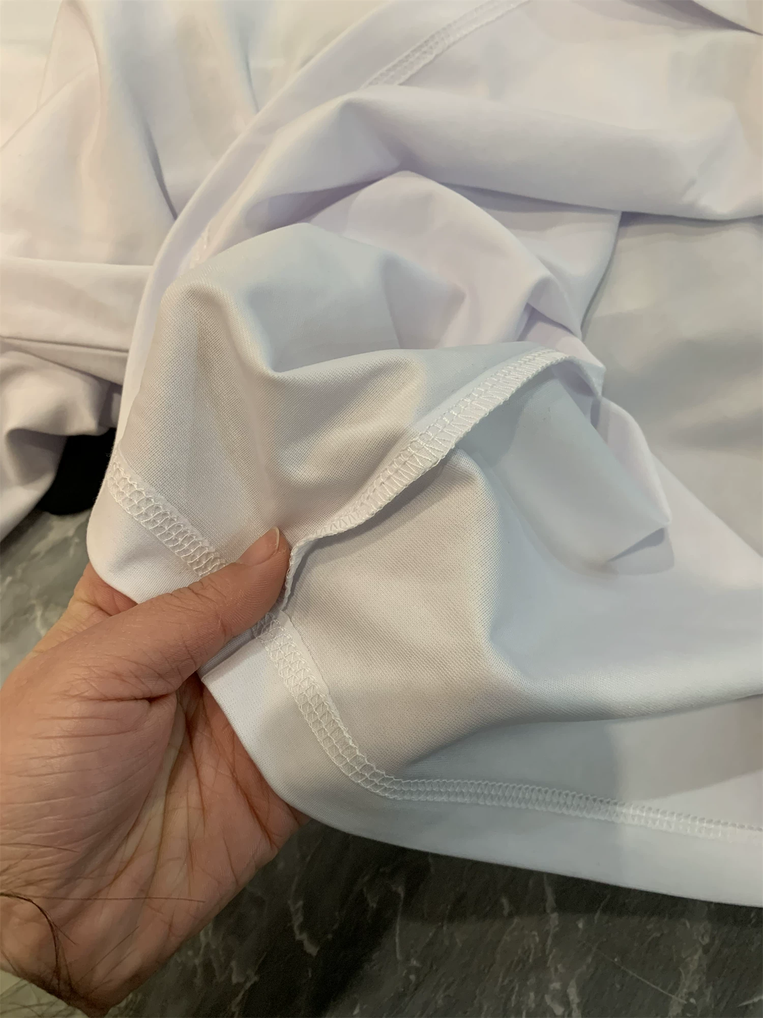 Don Quixote đang đến gần! Tencel + tơ tằm! Áo thun ngắn tay mềm mại thân thiện với da của cặp đôi hợp thời trang