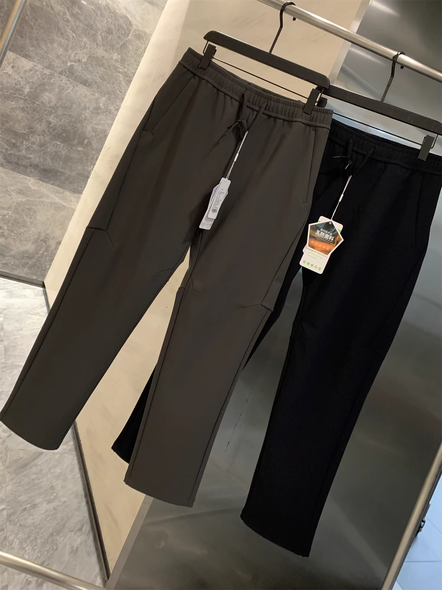 Dòng quần áo Don Quixote! Vải chống thấm năm lớp! Quần thể thao ngoài trời mùa thu, kiểu dáng ba chiều, ống thẳng, phong cách thường ngày dành cho nam.