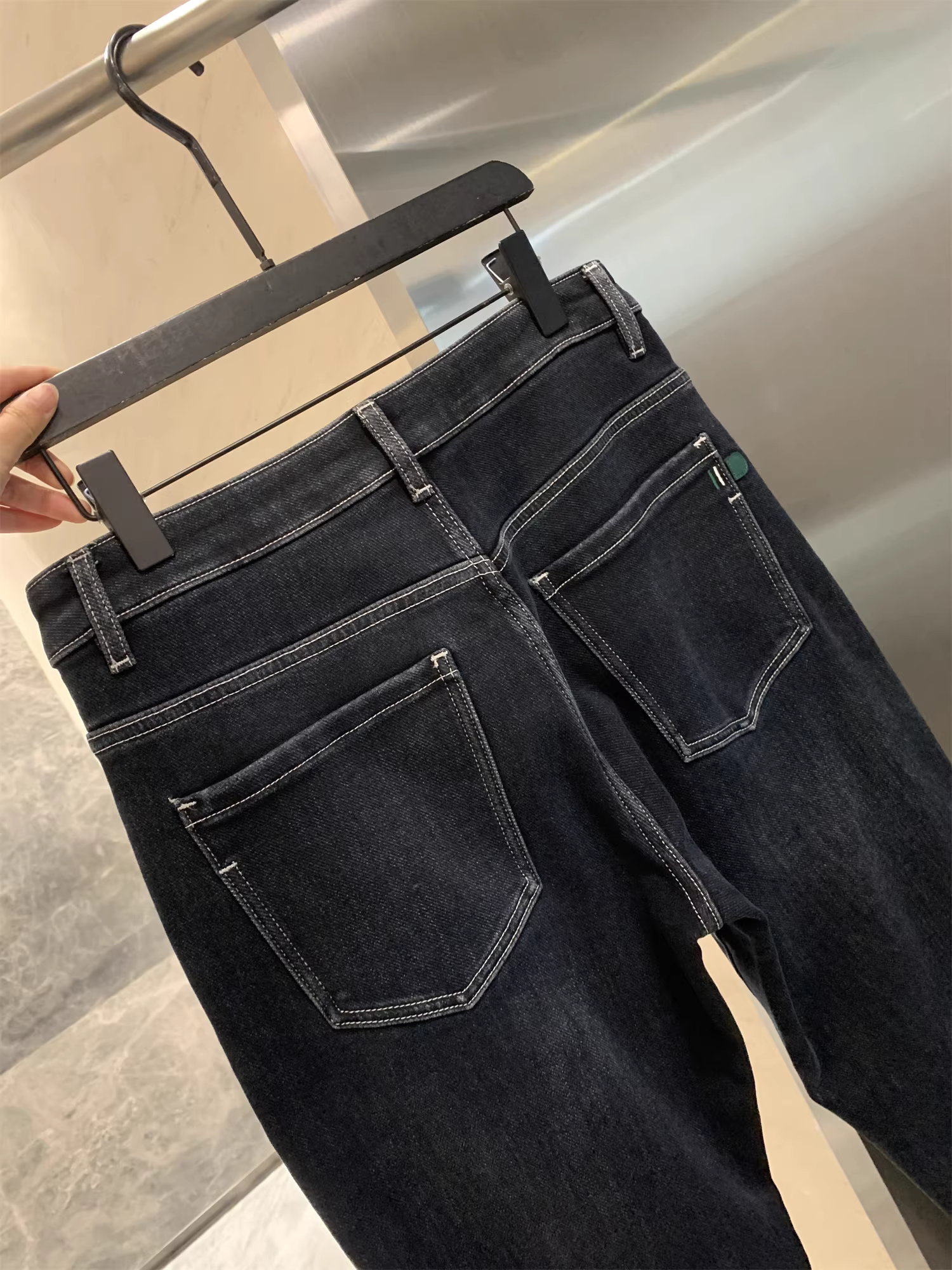 Đánh giá cao thương hiệu Don Quixote H! Lớp lót lông cừu mỏng! Quần jean nam chất liệu cotton pha cao cấp, ấm áp, kiểu dáng thường ngày, thích hợp cho mùa thu đông.