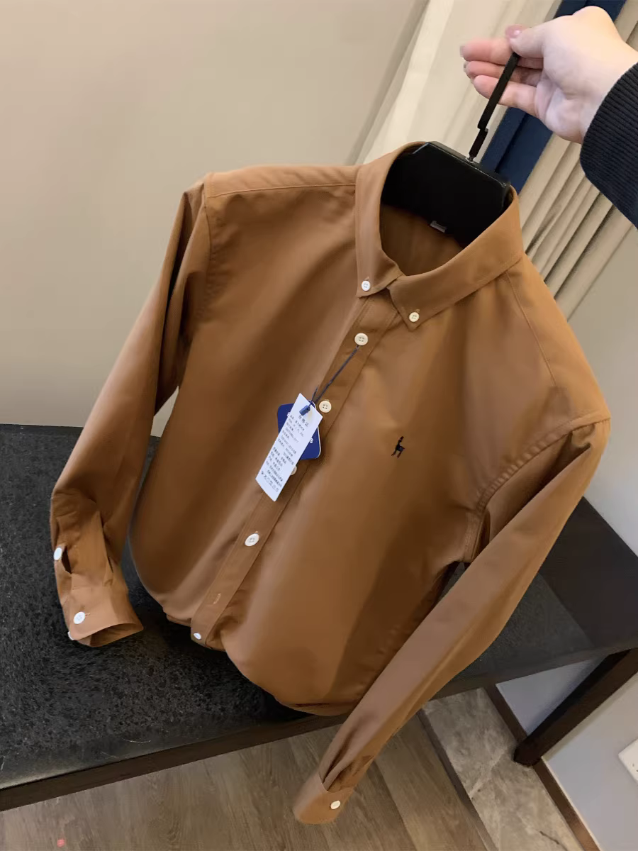 Don Quixote là một sản phẩm được đánh giá cao! Áo sơ mi dài tay công sở mùa xuân mới dành cho nam với họa tiết thêu tinh tế.