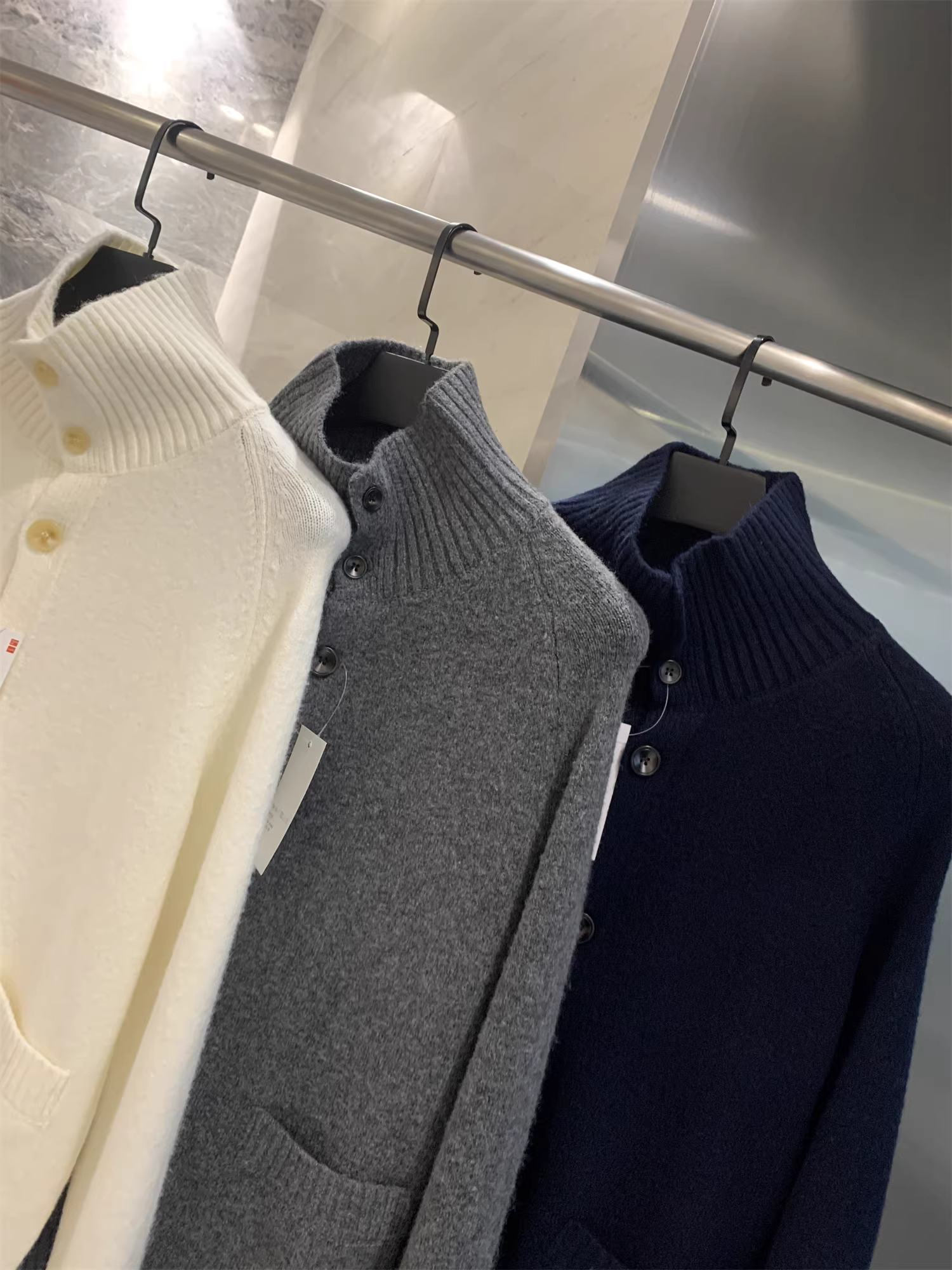 Don Quixote phong cách retro Mỹ! Đa năng và rộng rãi! Áo khoác len dệt kim mùa thu đông dành cho nam và nữ, hợp thời trang.