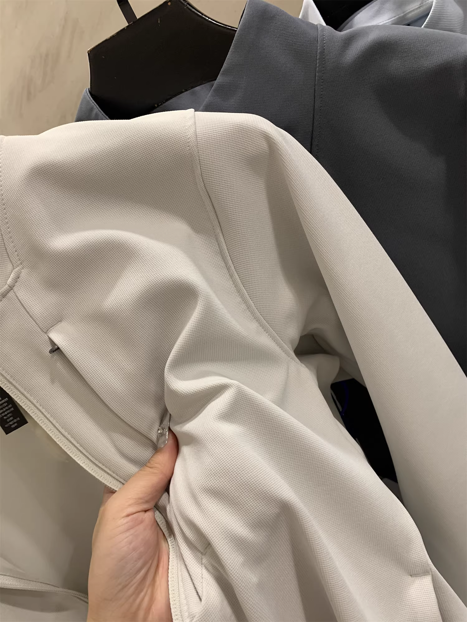 Don Quixote, một sản phẩm tuyệt vời từ cửa hàng Xiaolu! Giá ở nước ngoài: 128 nhân dân tệ! Áo khoác nam cổ đứng, may đo 3D, kiểu dáng thường ngày, thích hợp cho hoạt động ngoài trời.