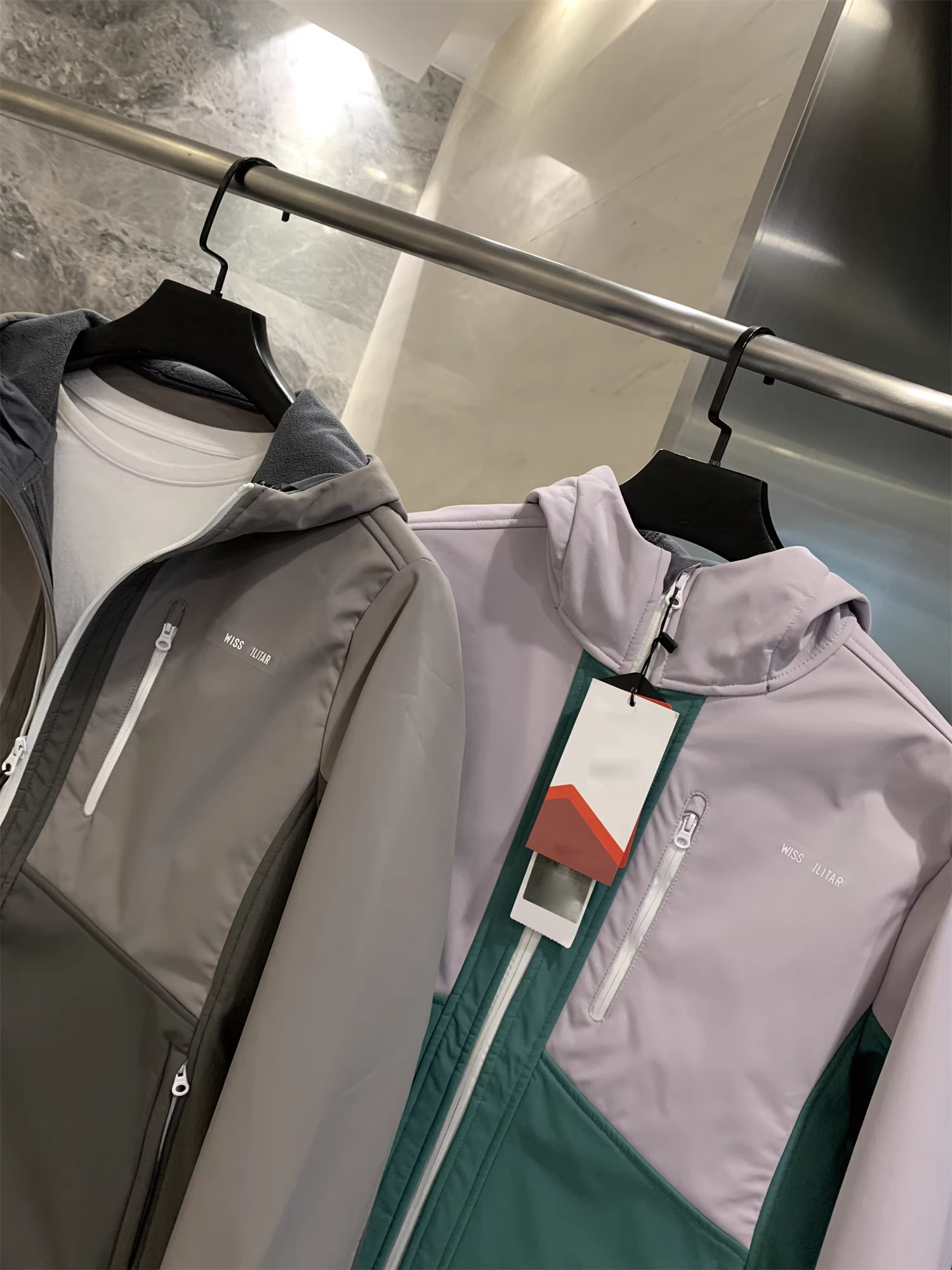 Don Quixote Swiss Chunyuan! Nhẹ và phù hợp với mọi thời tiết! Áo khoác mềm mại có mũ trùm đầu, phối màu, phong cách thường ngày, thích hợp cho hoạt động ngoài trời.