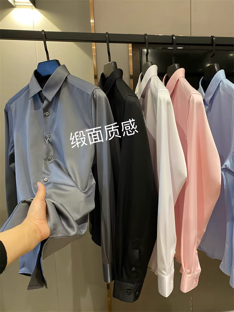 Don Quixote luôn có chất lượng tốt! Áo sơ mi dài tay màu trơn chất liệu mềm mại, kiểu dáng đơn giản, mới dành cho mùa xuân hè dành cho nam giới.