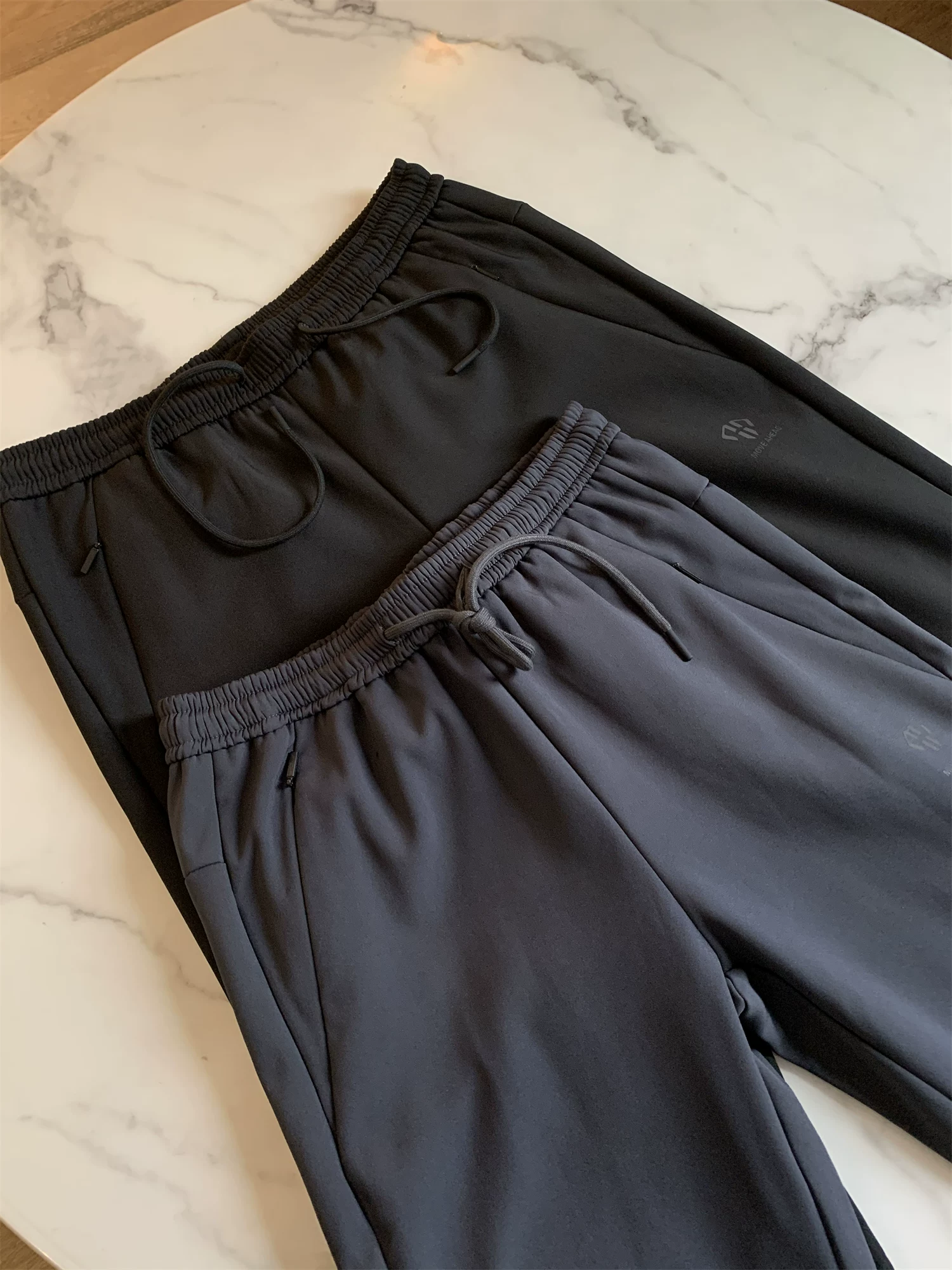 Áo lông cừu chống lạnh Don Quixote! Thân thiện với da và ấm áp! Quần dài và quần thể thao nam có lưng thun, dáng thẳng, mặc thường ngày, thích hợp cho mùa thu đông.