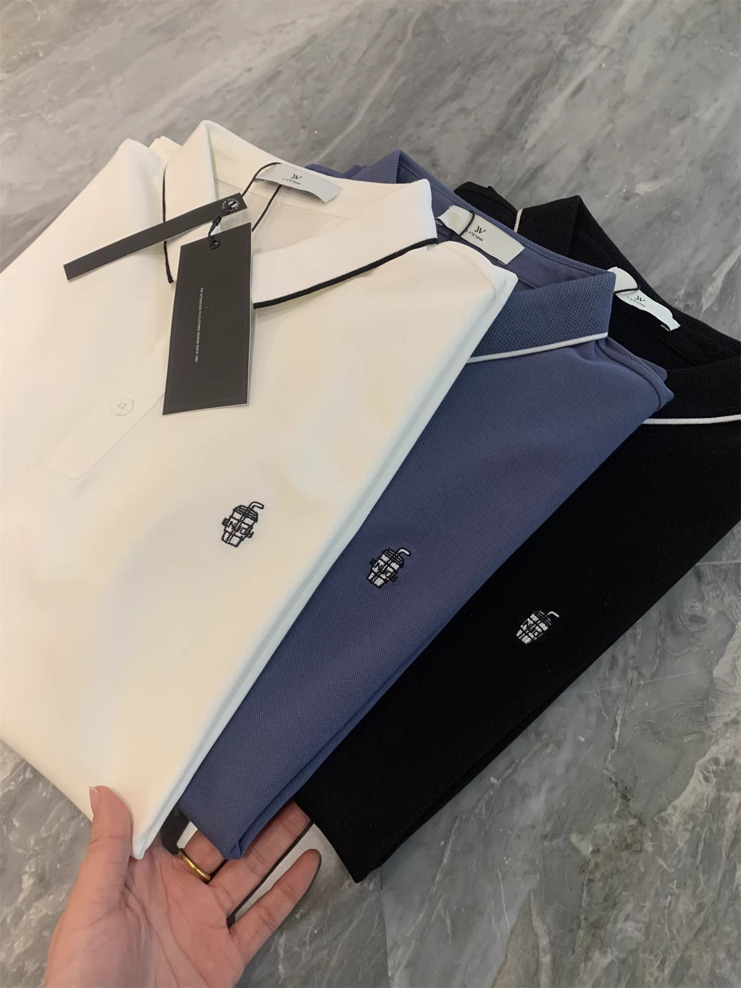 Áo Polo nam tay ngắn, chất liệu công nghệ, không xù, phối màu cổ áo, thuộc dòng sản phẩm Don Quixote Retro!