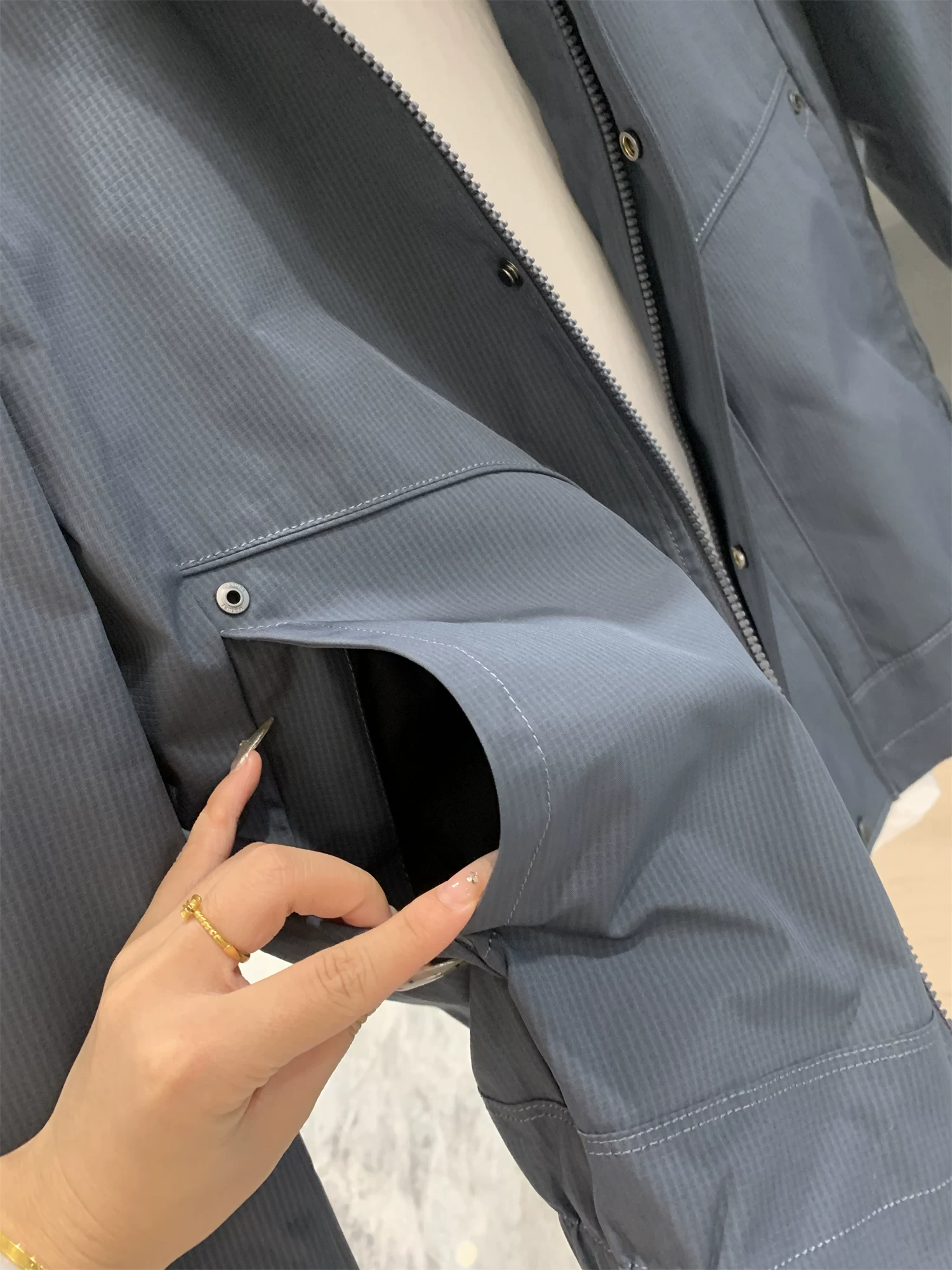 Don Quixote H series! Cổ áo đứng cổ điển! Áo khoác nam cổ đứng cài khuy chống gió mùa xuân thu.